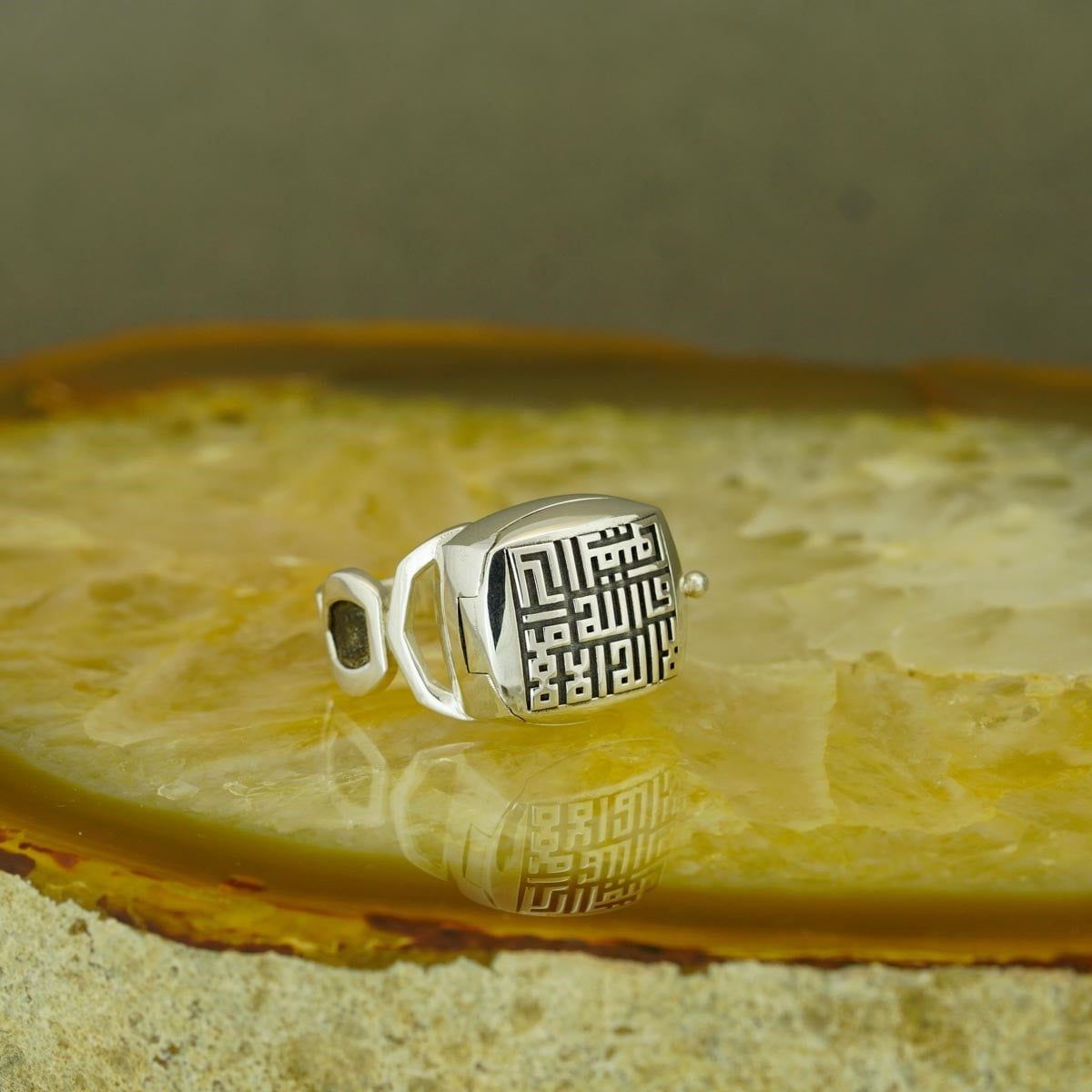 Kapaklı Kufi Bayan yüzük