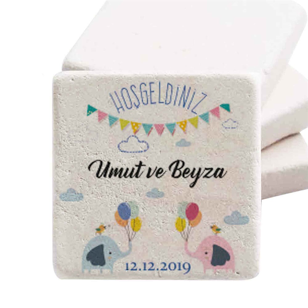 Bebek Şekeri Doğal Taş Magnet Bebek Önlüğünün Arkasındaki Bebek