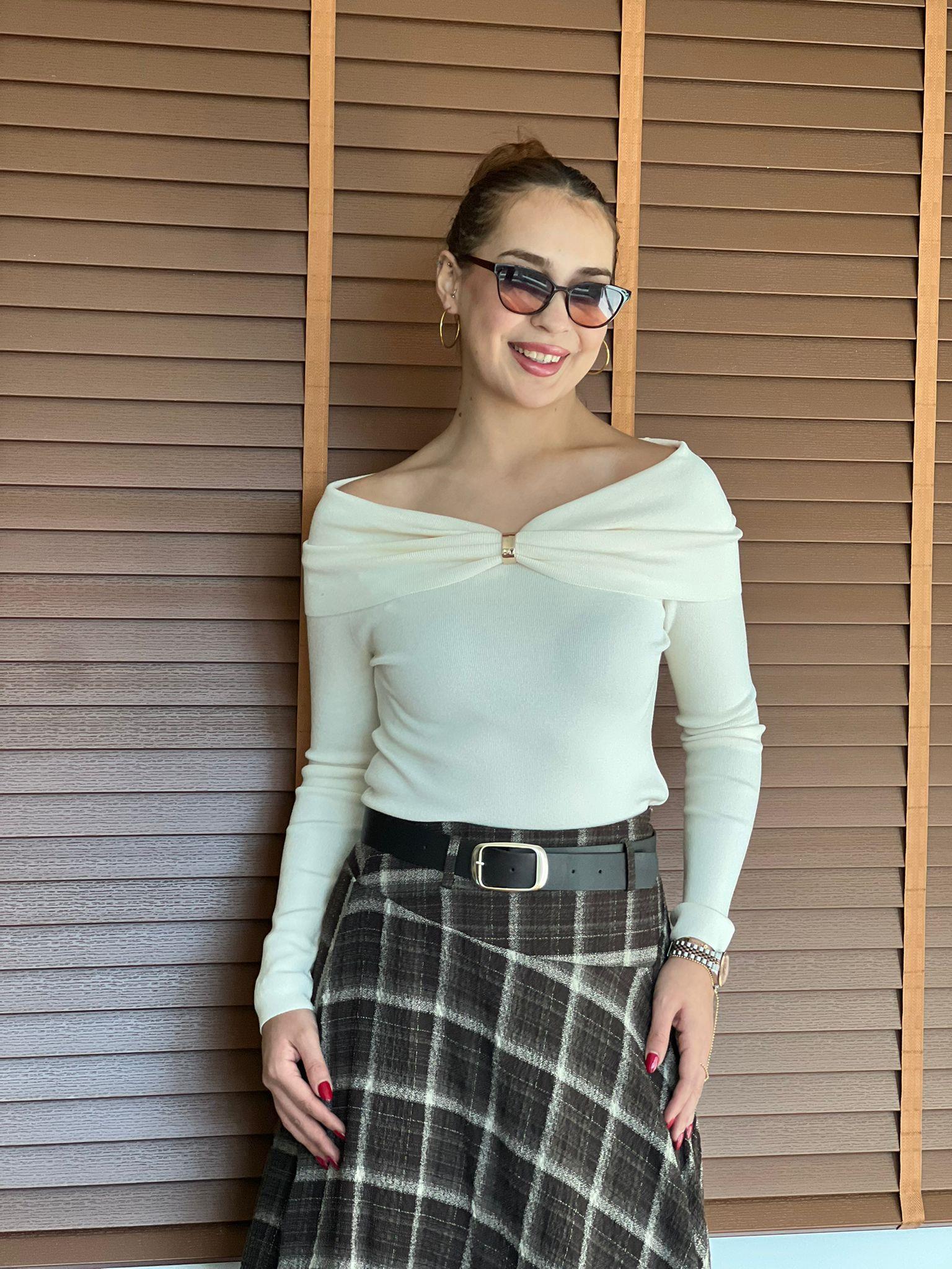 Bardot Yaka Aksesuarlı Triko Bluz 10820 Ekru