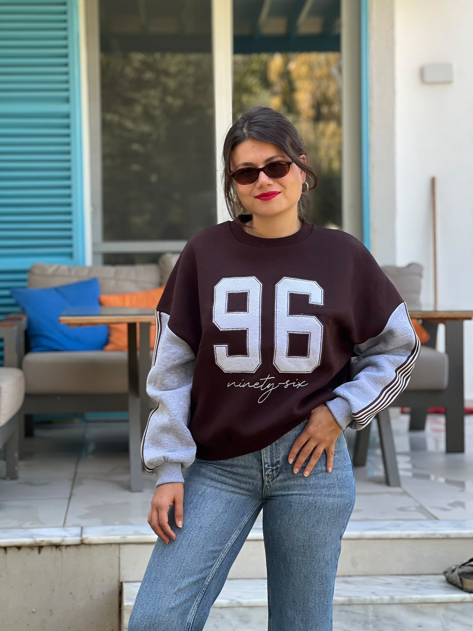 Nakışlı Kolları Çizgili Sweatshirt 02583 Kahverengi
