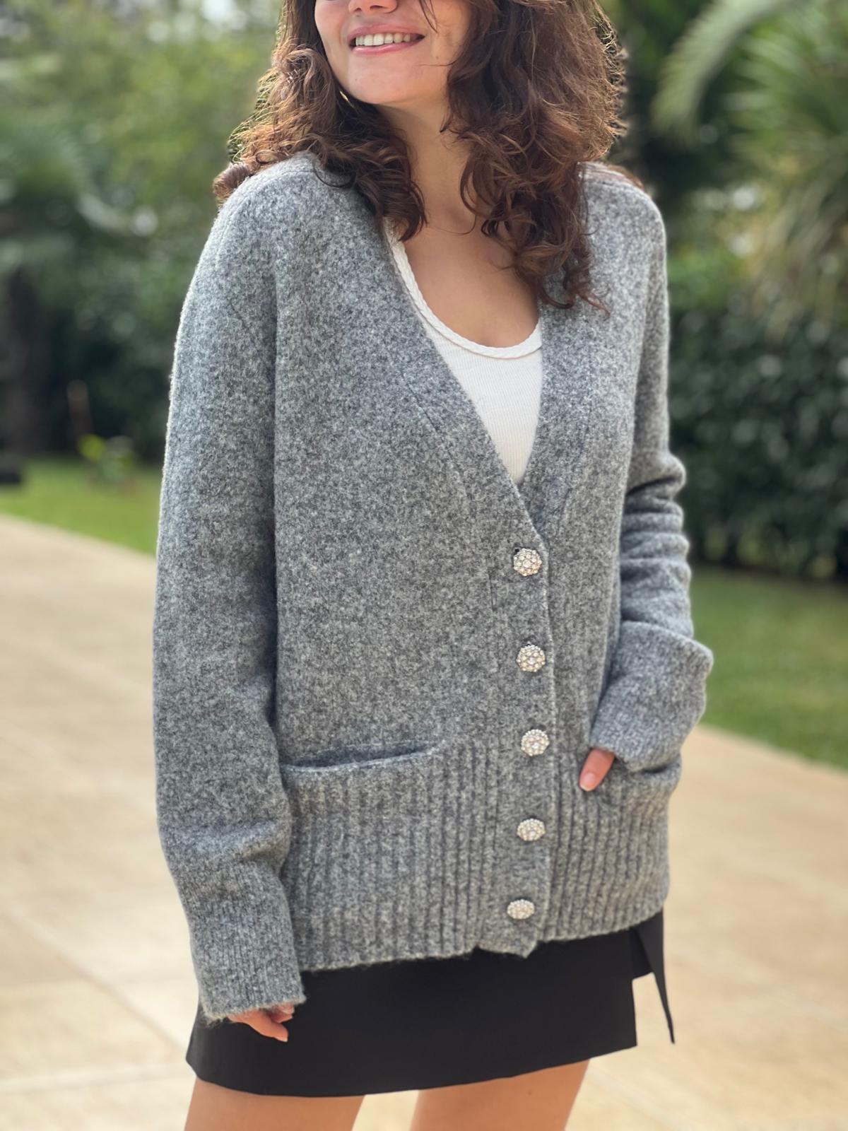 V Yaka Taş Düğmeli Yumuşak Dokulu Hırka 60269 Füme