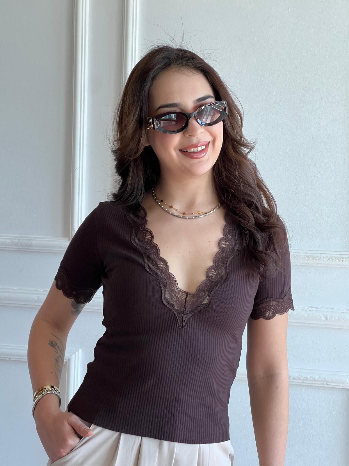 Yaka Kol Dantelli Fitilli Kısa Kol Bluz 1080 Kahverengi