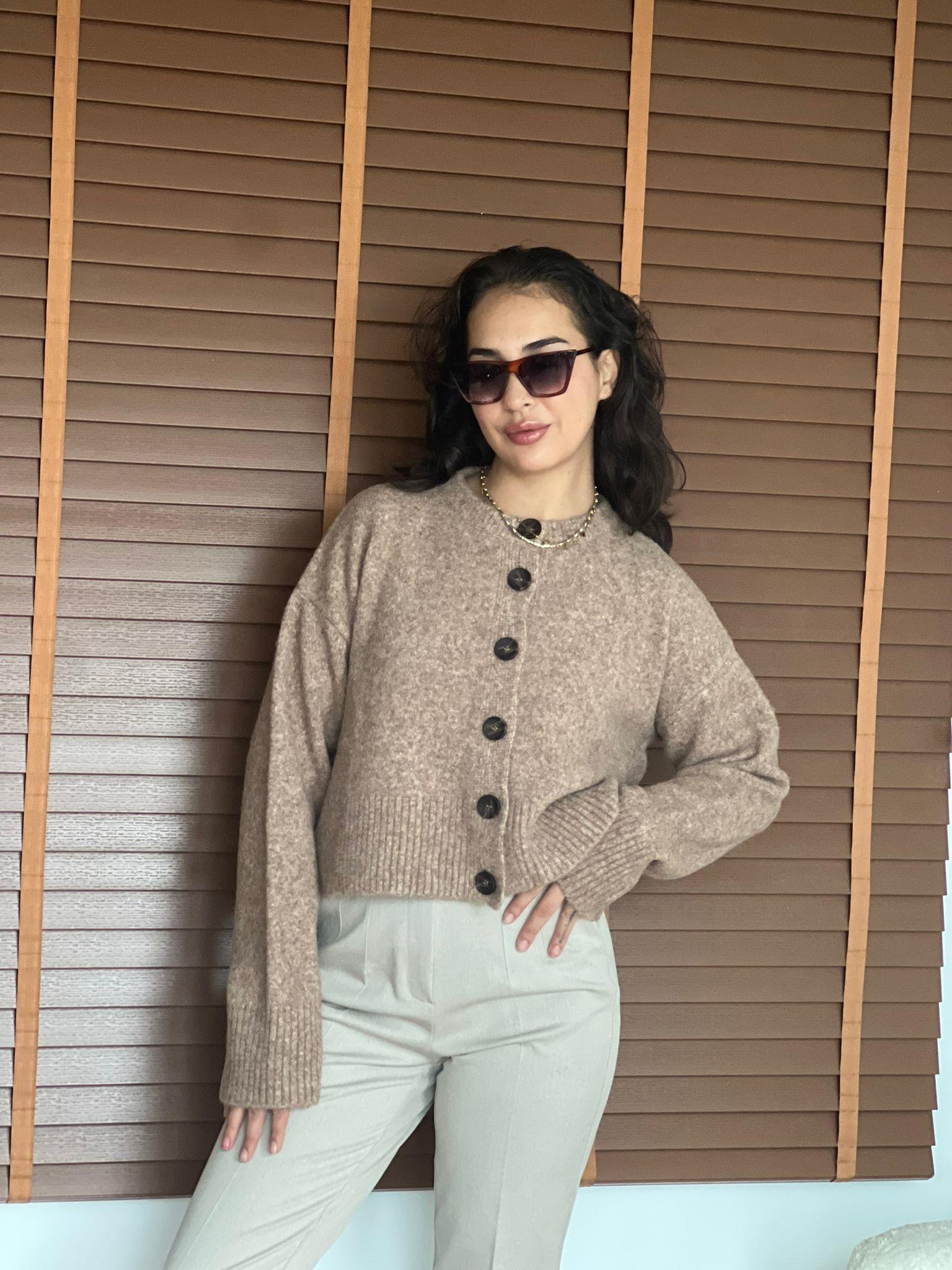 Yumoş Düğmeli Yırtmaçlı Hırka 60280 Koyu Bej