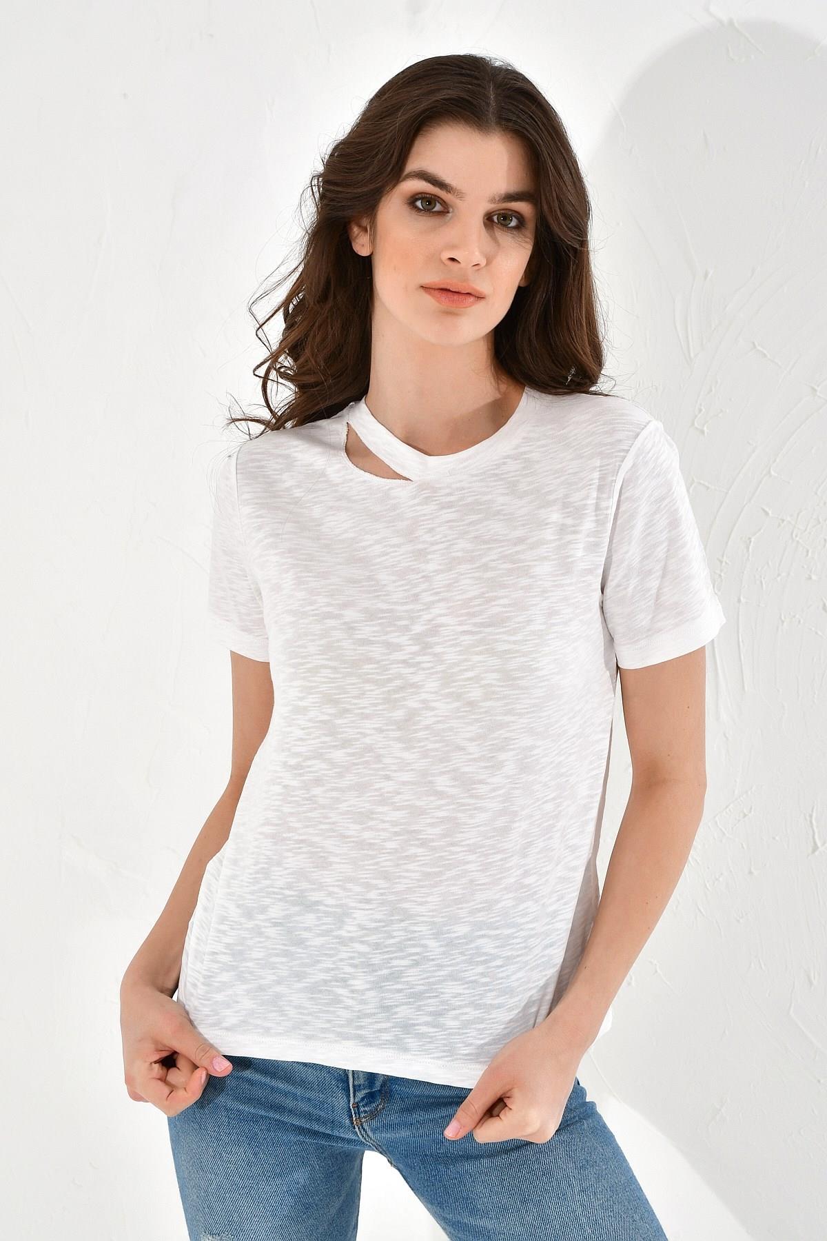 HN2421Kesik Detaylı Kısa Kollu Tshirt