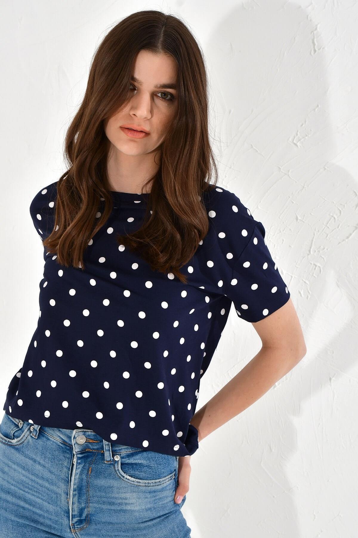 HN2422Bisiklet Yakalı Puantiye Desenli Örme T-Shirt