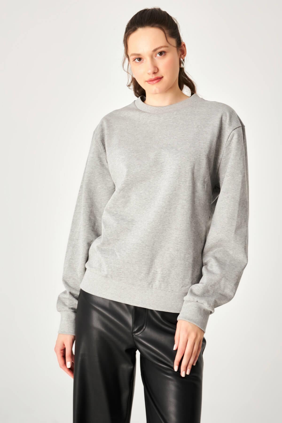 HN3957Kadın Yuvarlak Yaka Uzun Kollu Düz Sweatshirt