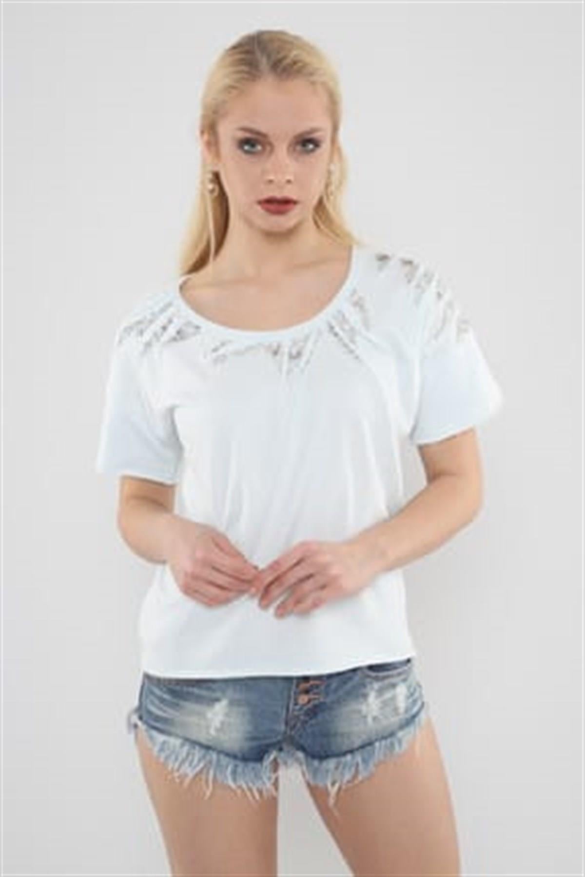 HN661Yakası Boncuk Detaylı T-shirt