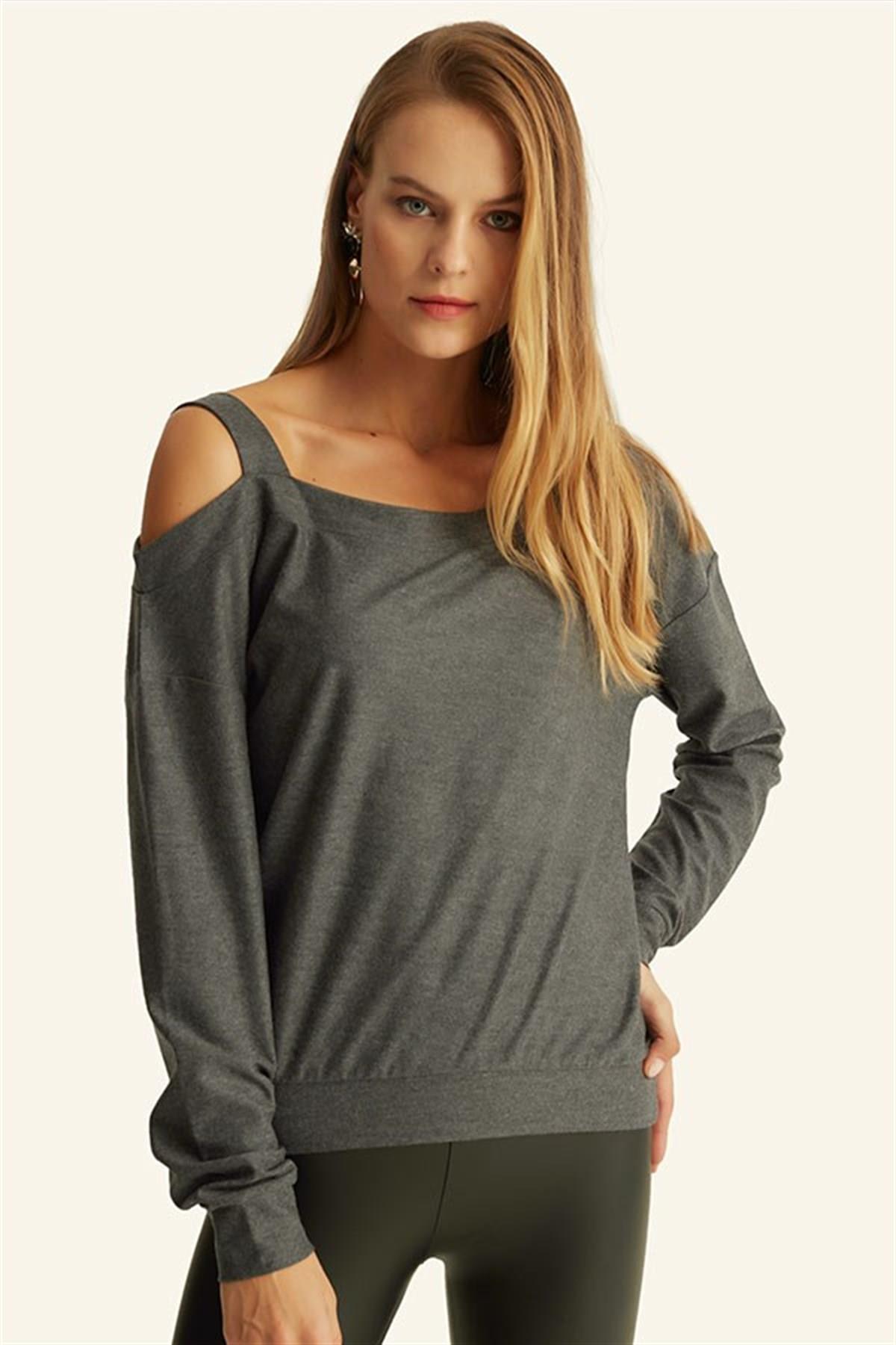 HN1071Omuz Detaylı Bluz