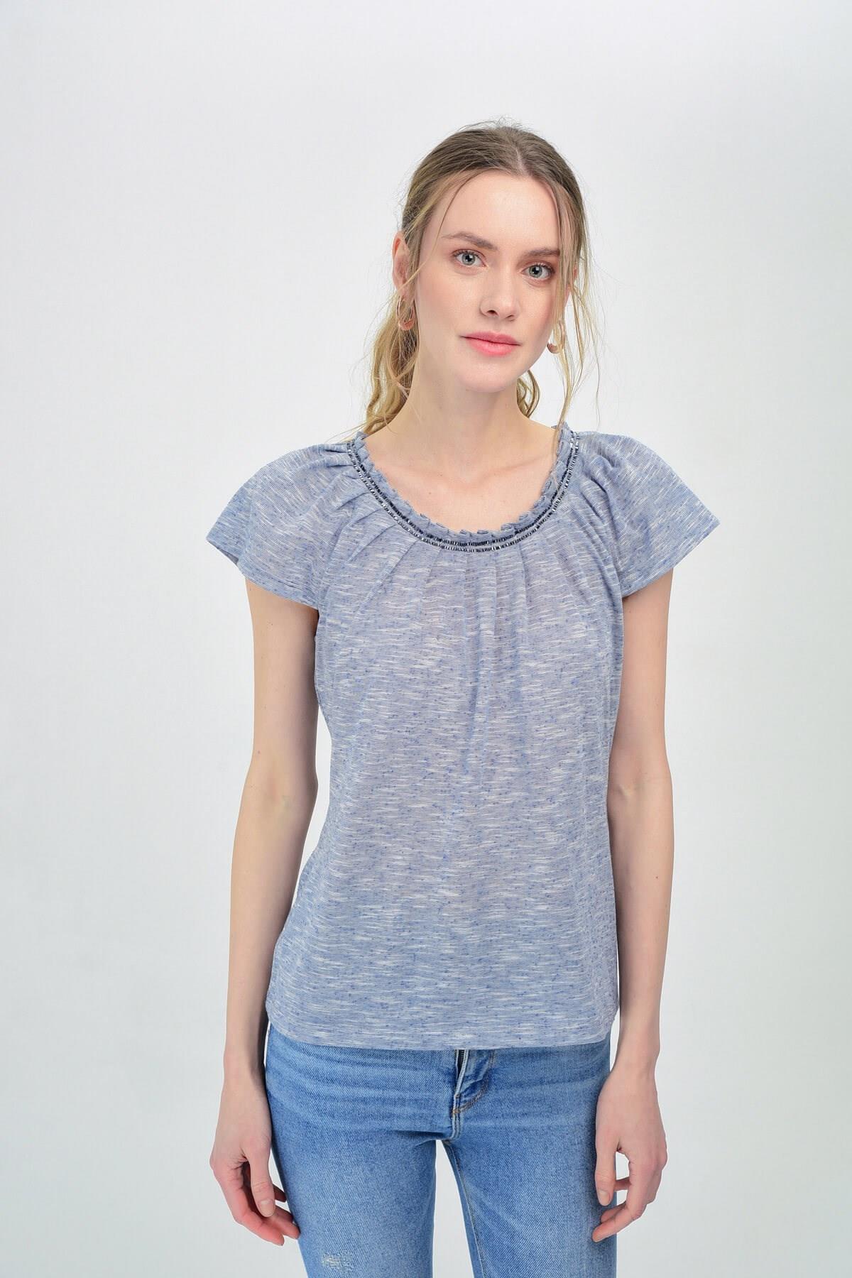 HN1369Yakası Boru Boncuk İşlemeli T-Shirt
