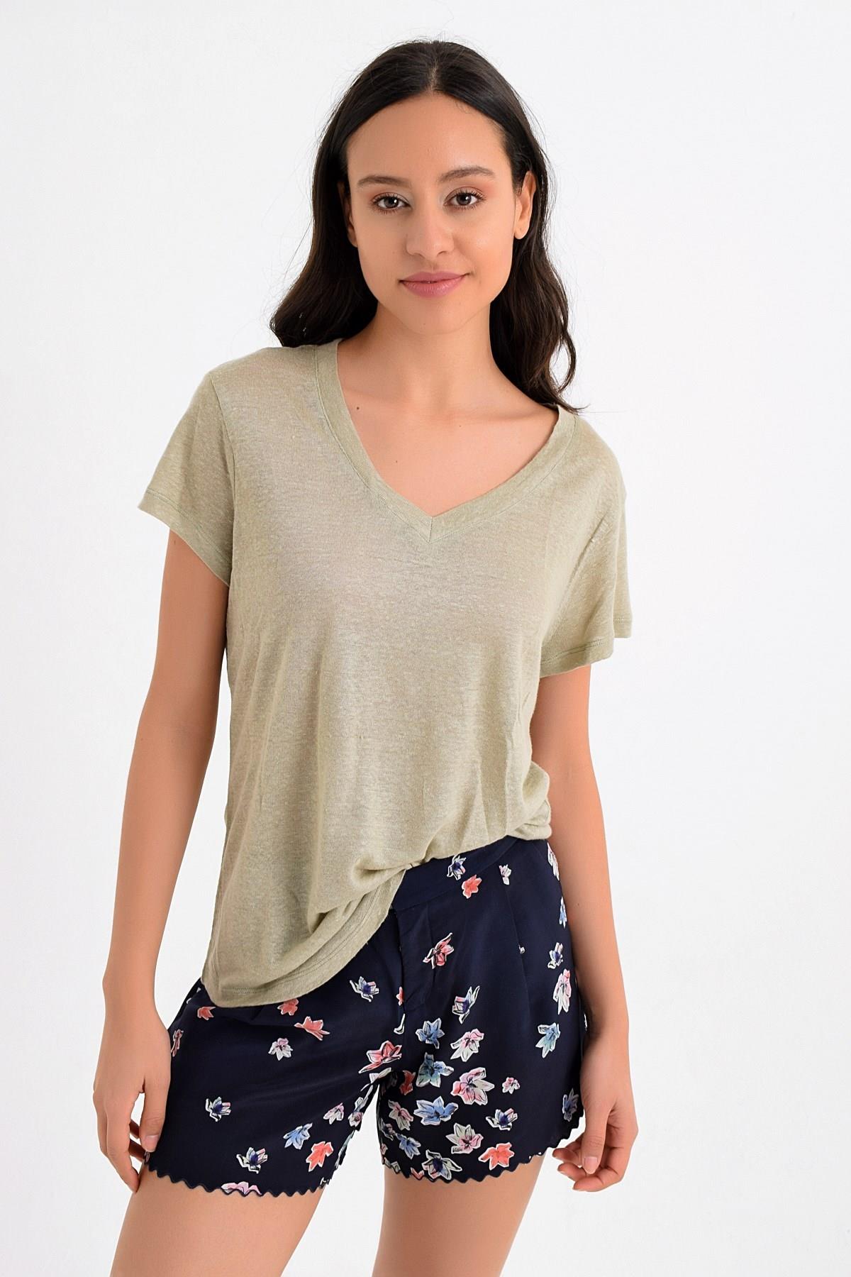 HN1642V Yaka Kısa Kollu Tshirt
