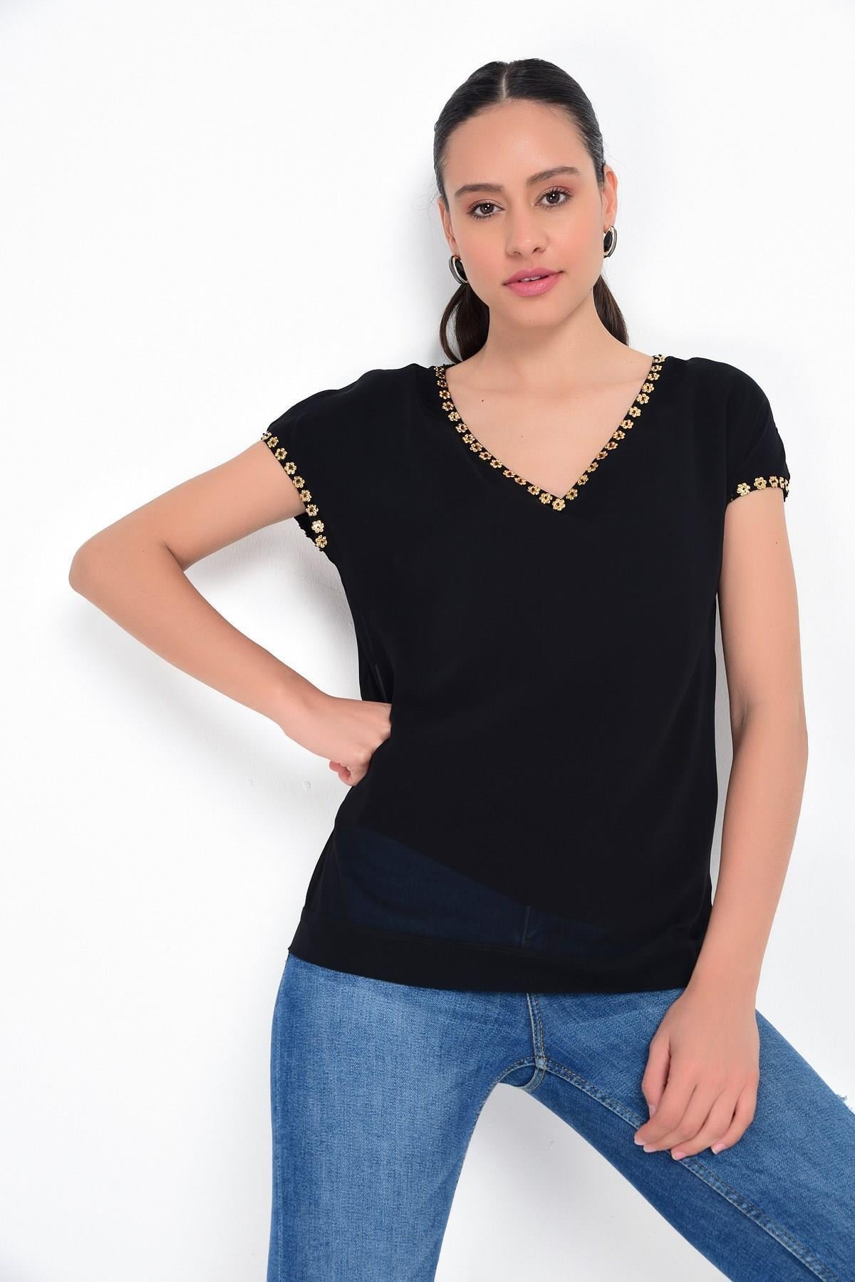 HN1714Boncuk İşlemeli Bluz