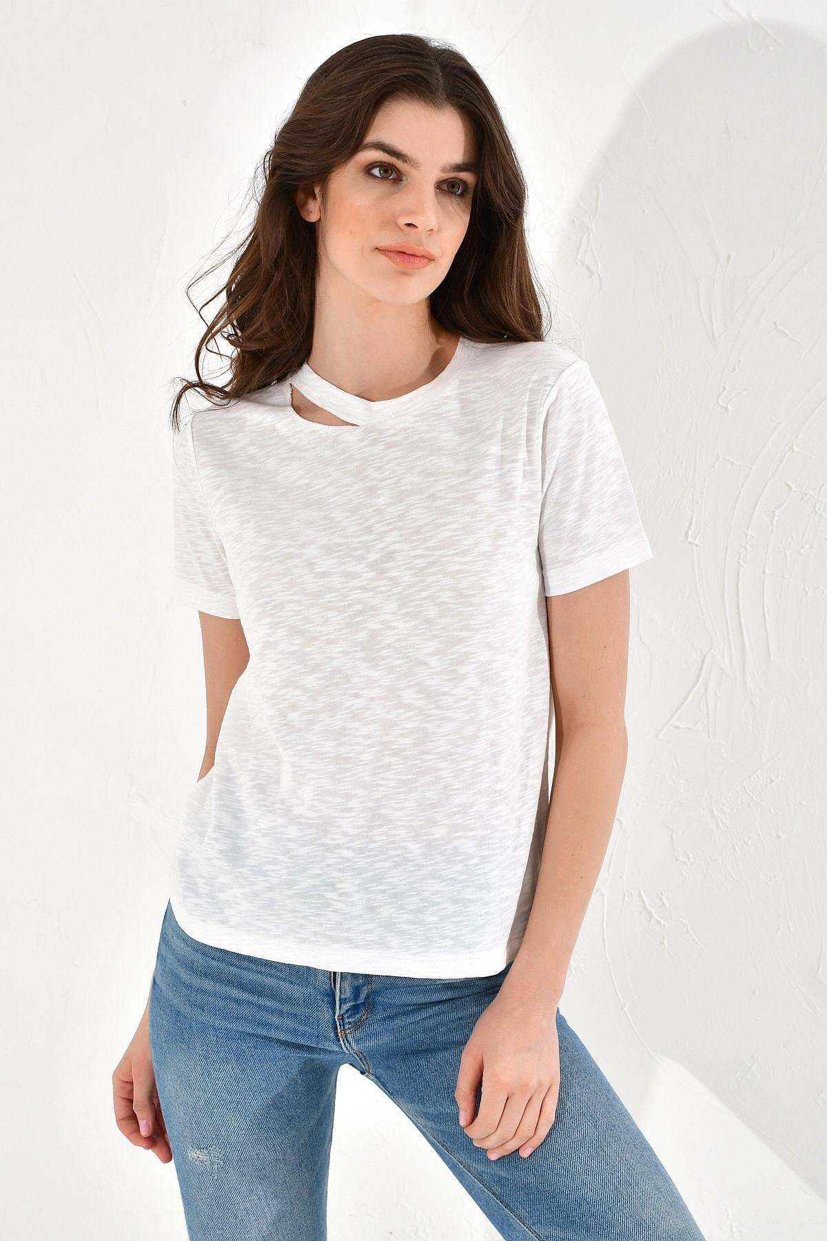 HN2421Kesik Detaylı Kısa Kollu Tshirt