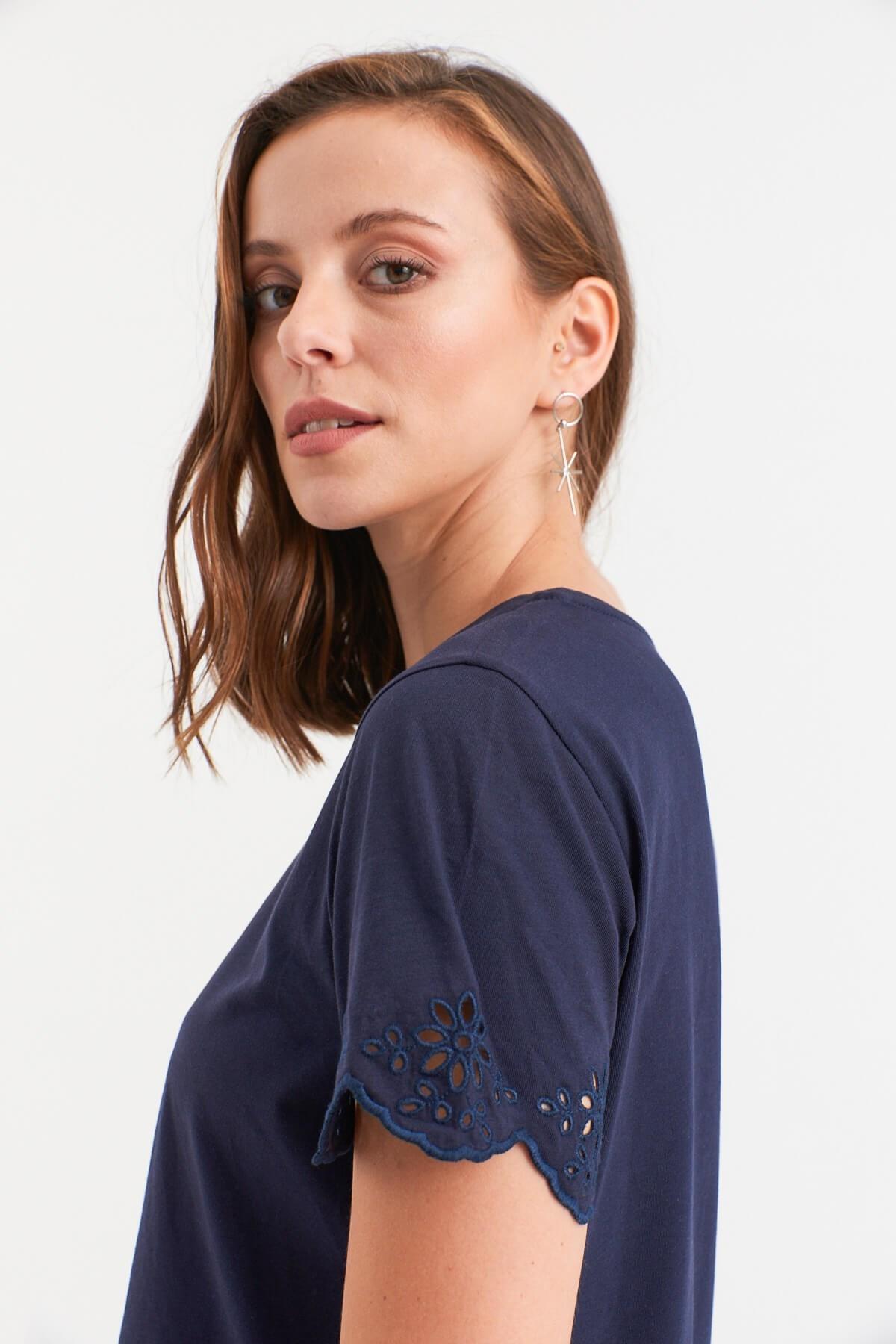 HN2590Kolu Nakışlı T-shirt