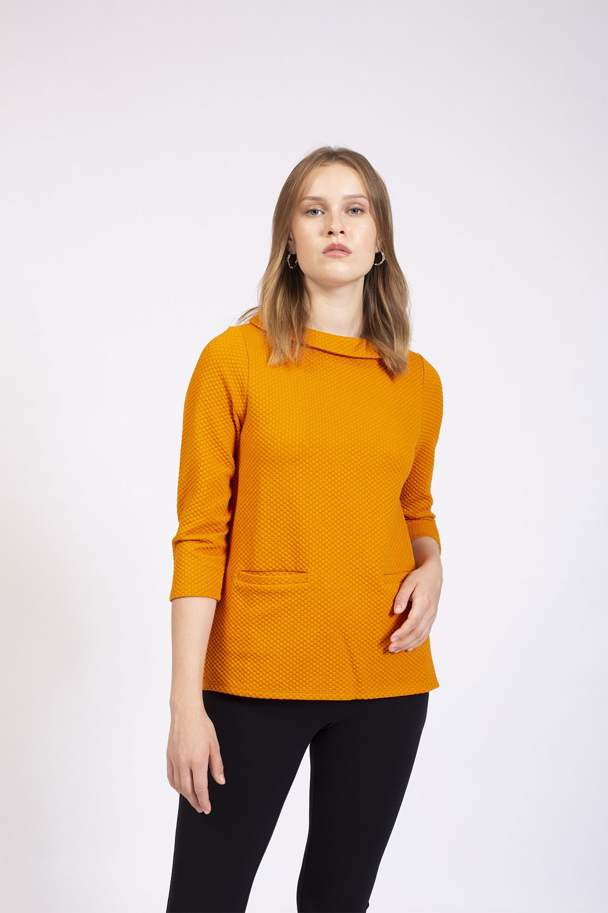 HN2749Bardot Yaka Kendinden Desenli Bluz