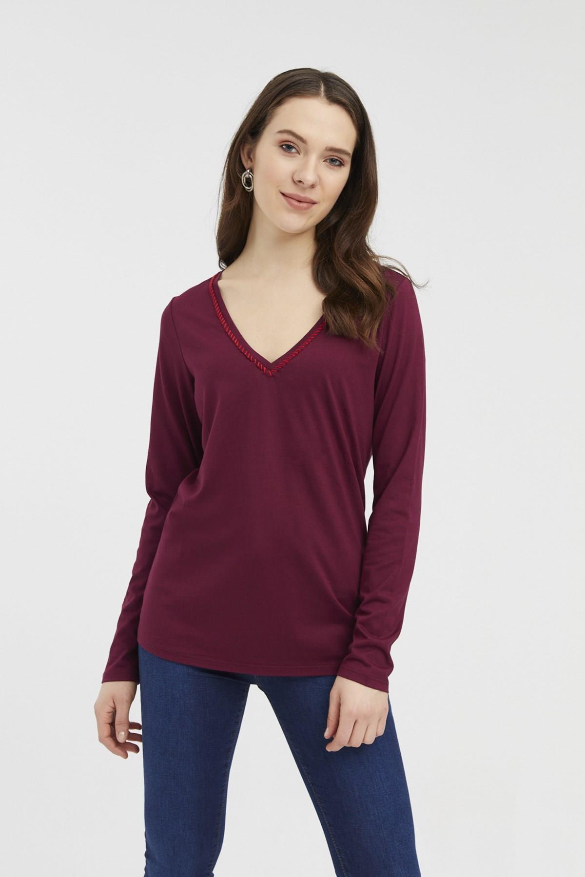 HN2937V Yakalı Süs Dikişli T-Shirt