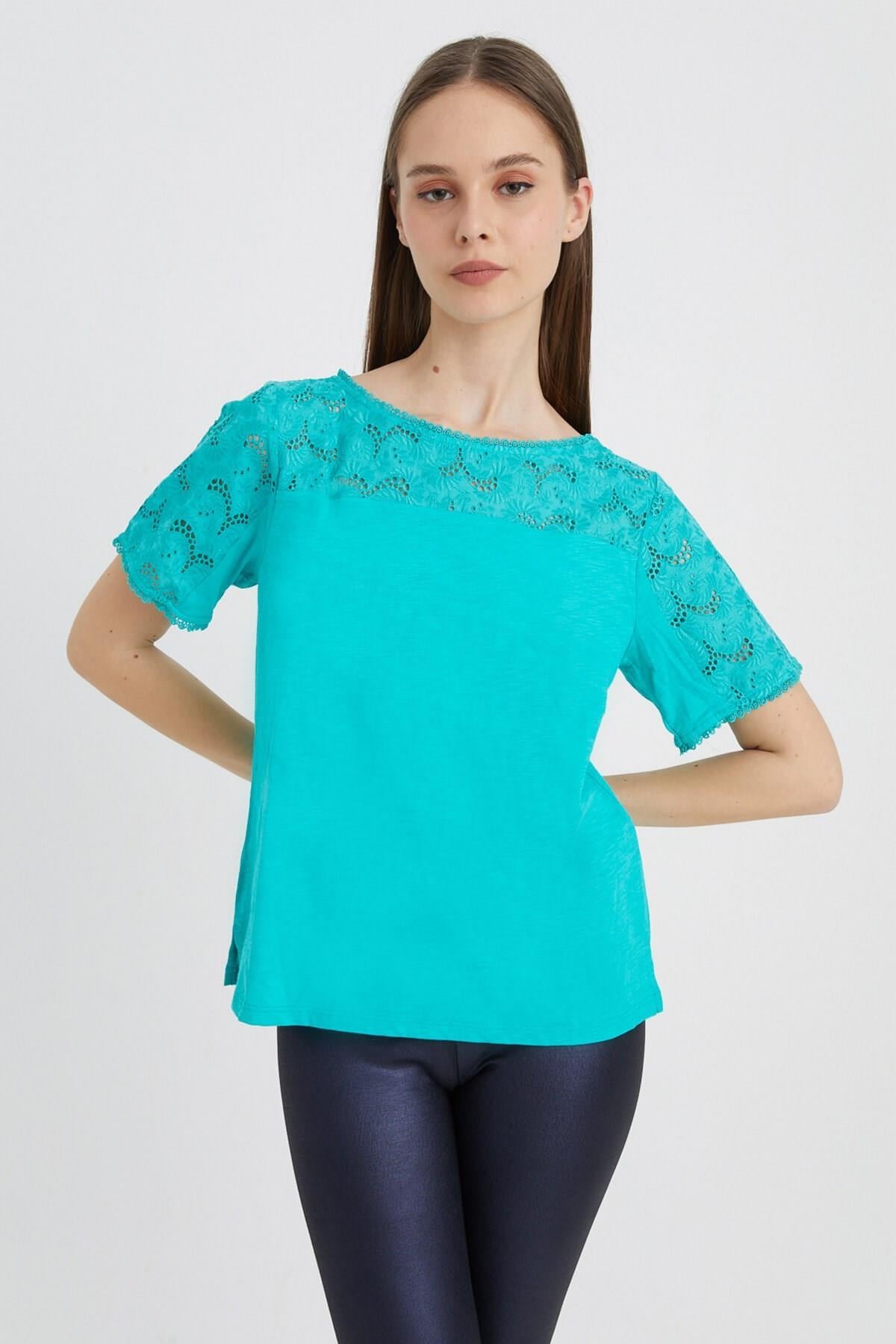 HN3043Dantel Detaylı Örme Bluz