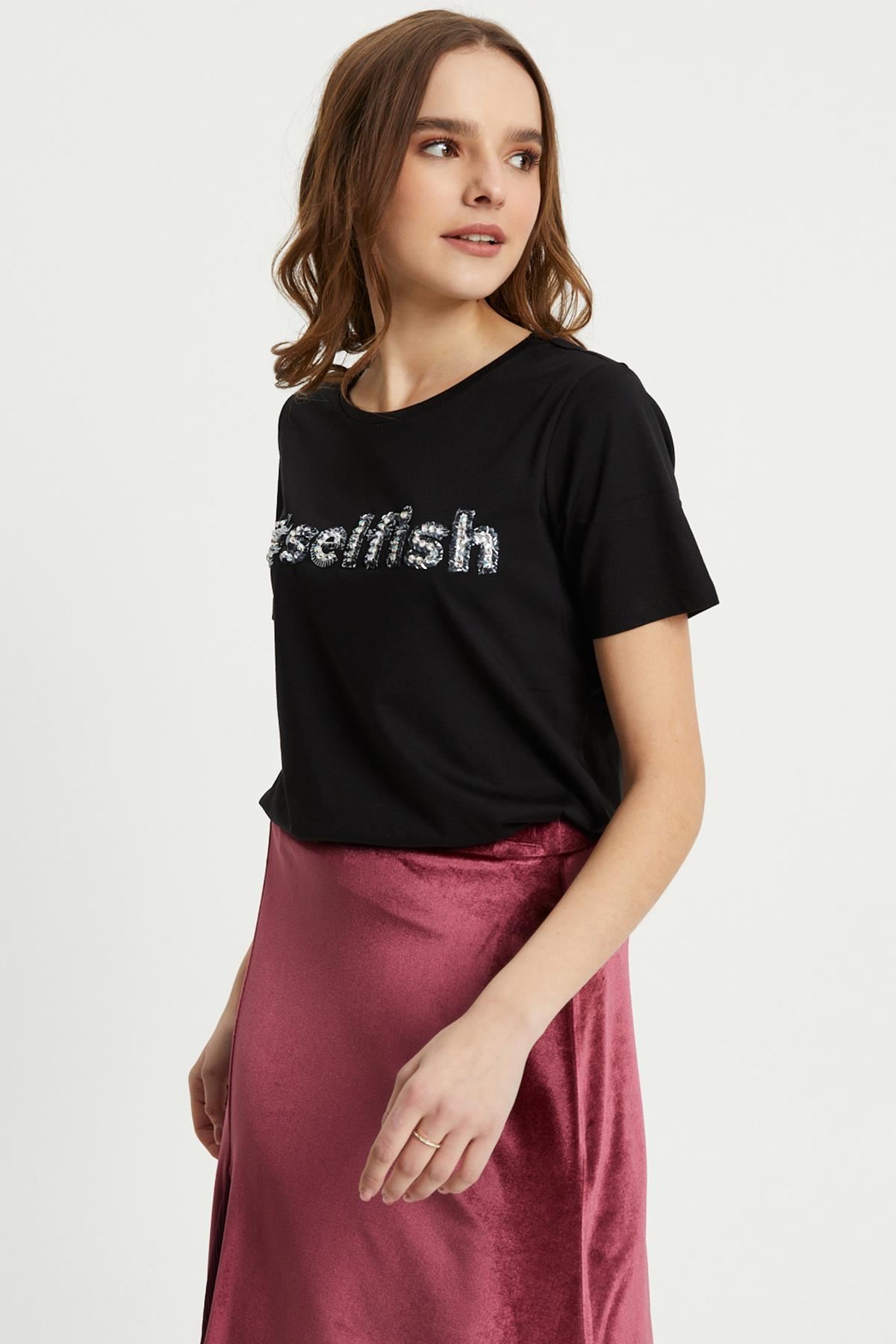 HN3418Selfish Yazısı Boncuk İşlemeli T-Shirt