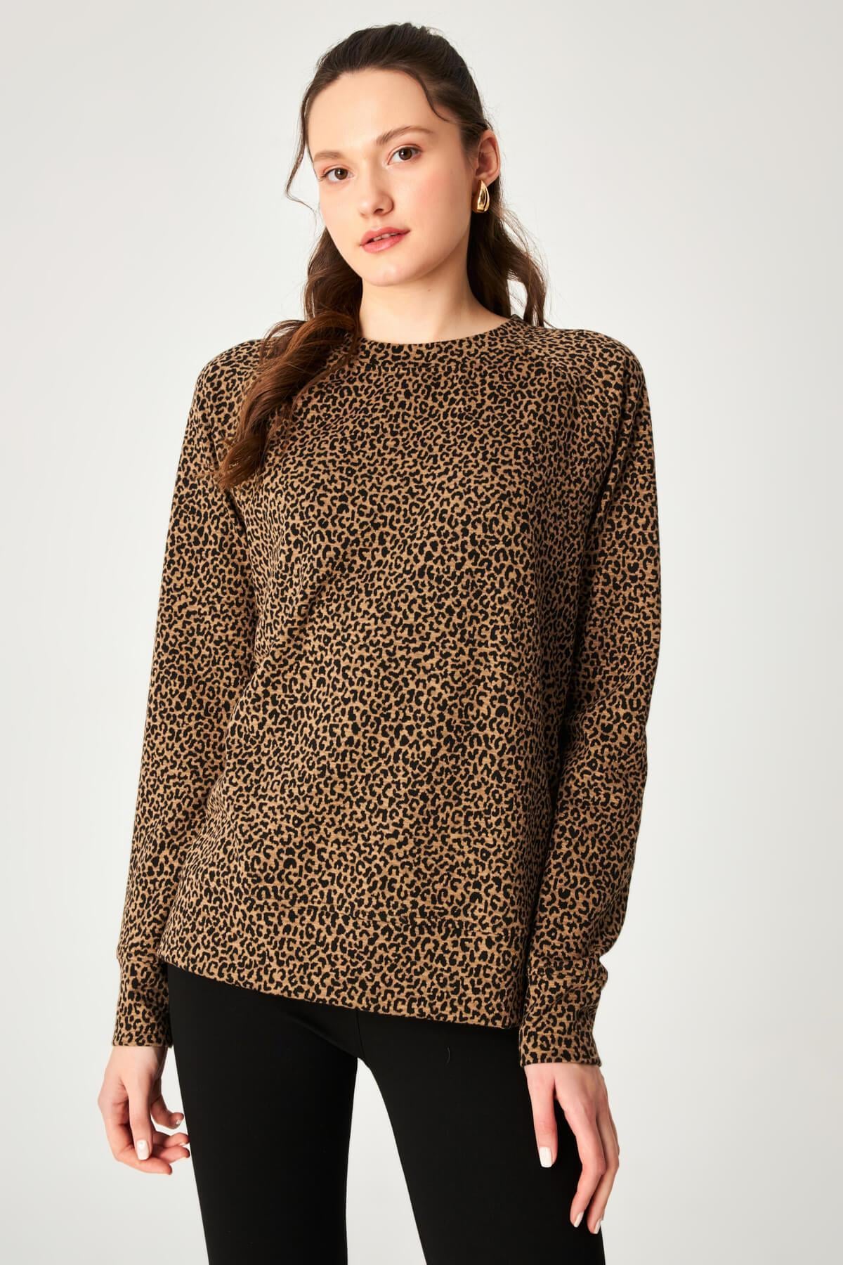 HN3964Kadın Yuvarlak Yaka Uzun Kollu Leopar Desenli Bluz