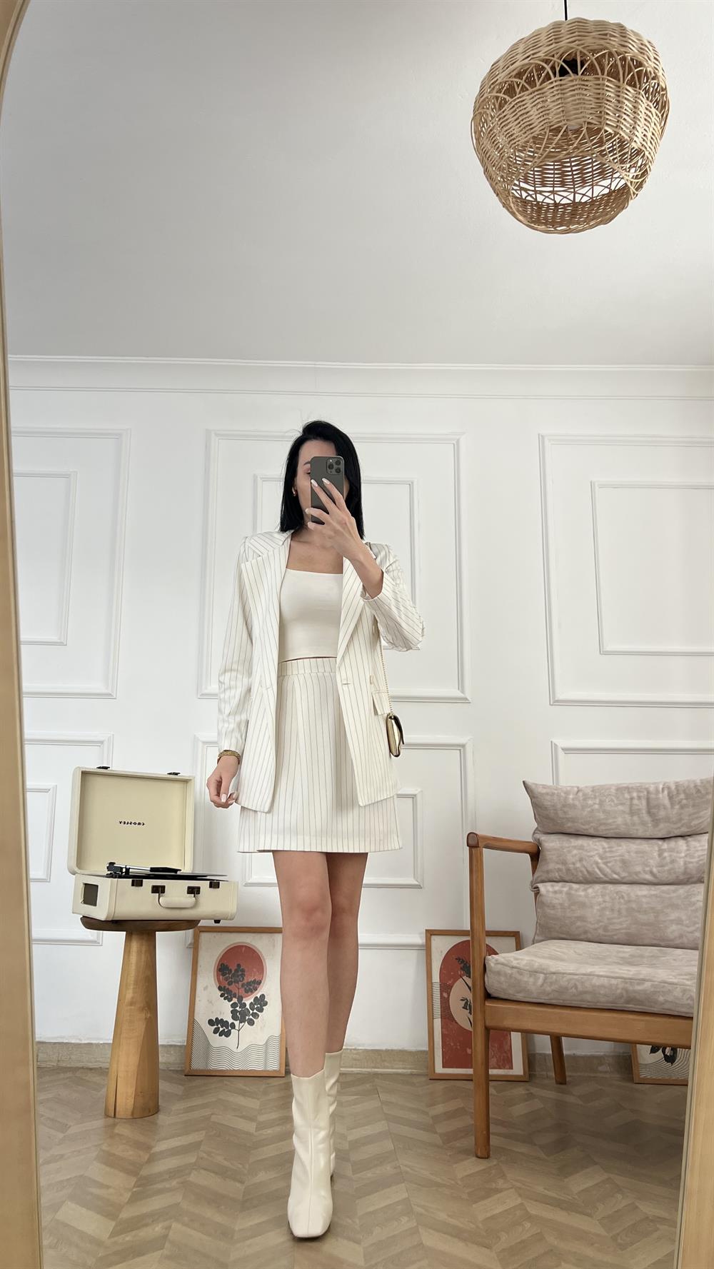 Beyaz Çizgili Atlas Kumaş Etekli Takım