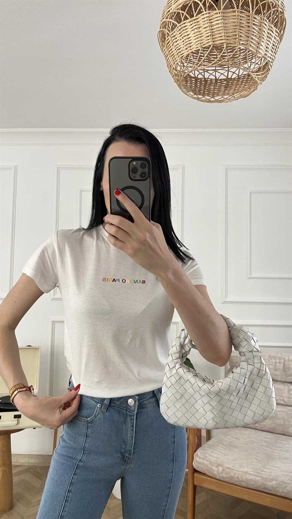 Beyaz Minik Nakış Detaylı Tshirt