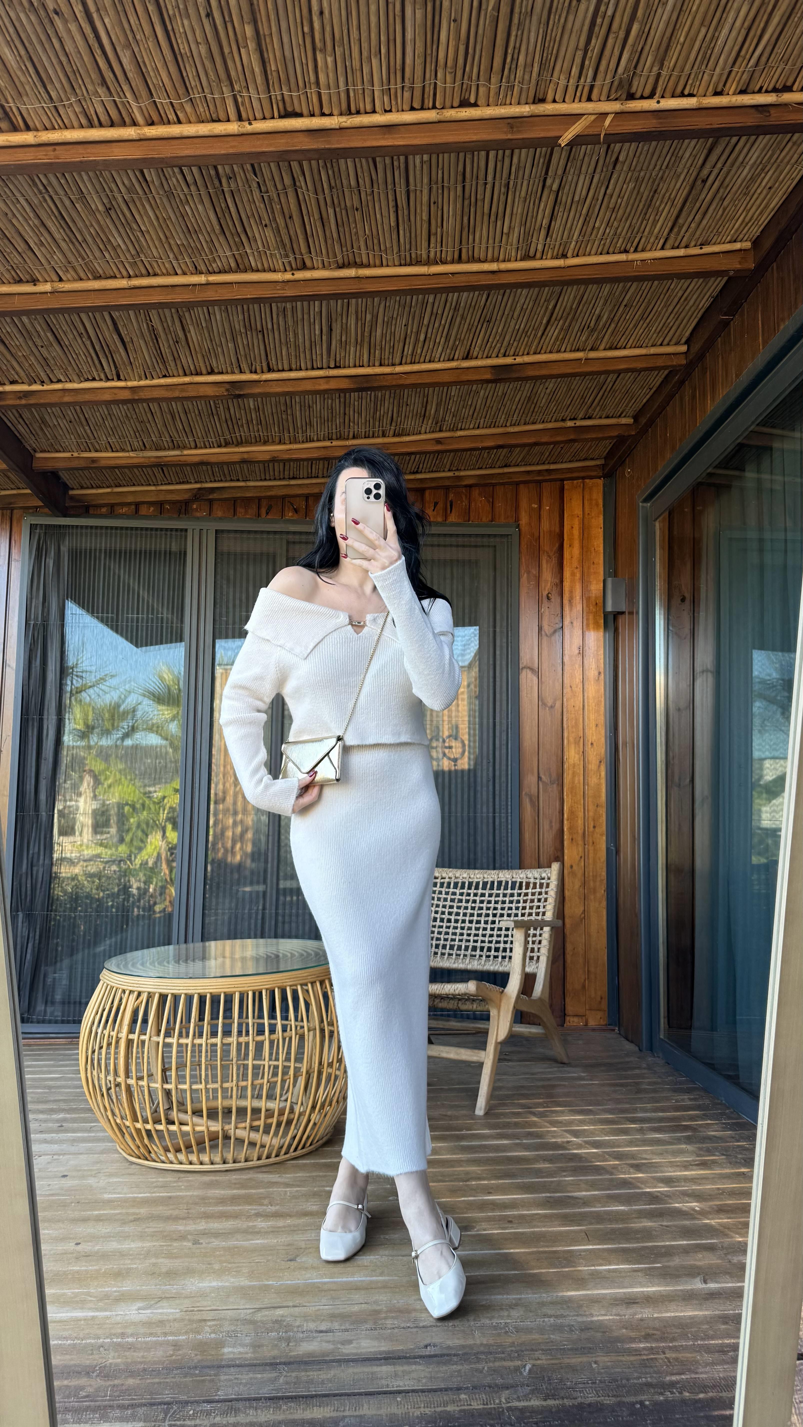 Ekru Madonna Yaka Etekli Takım