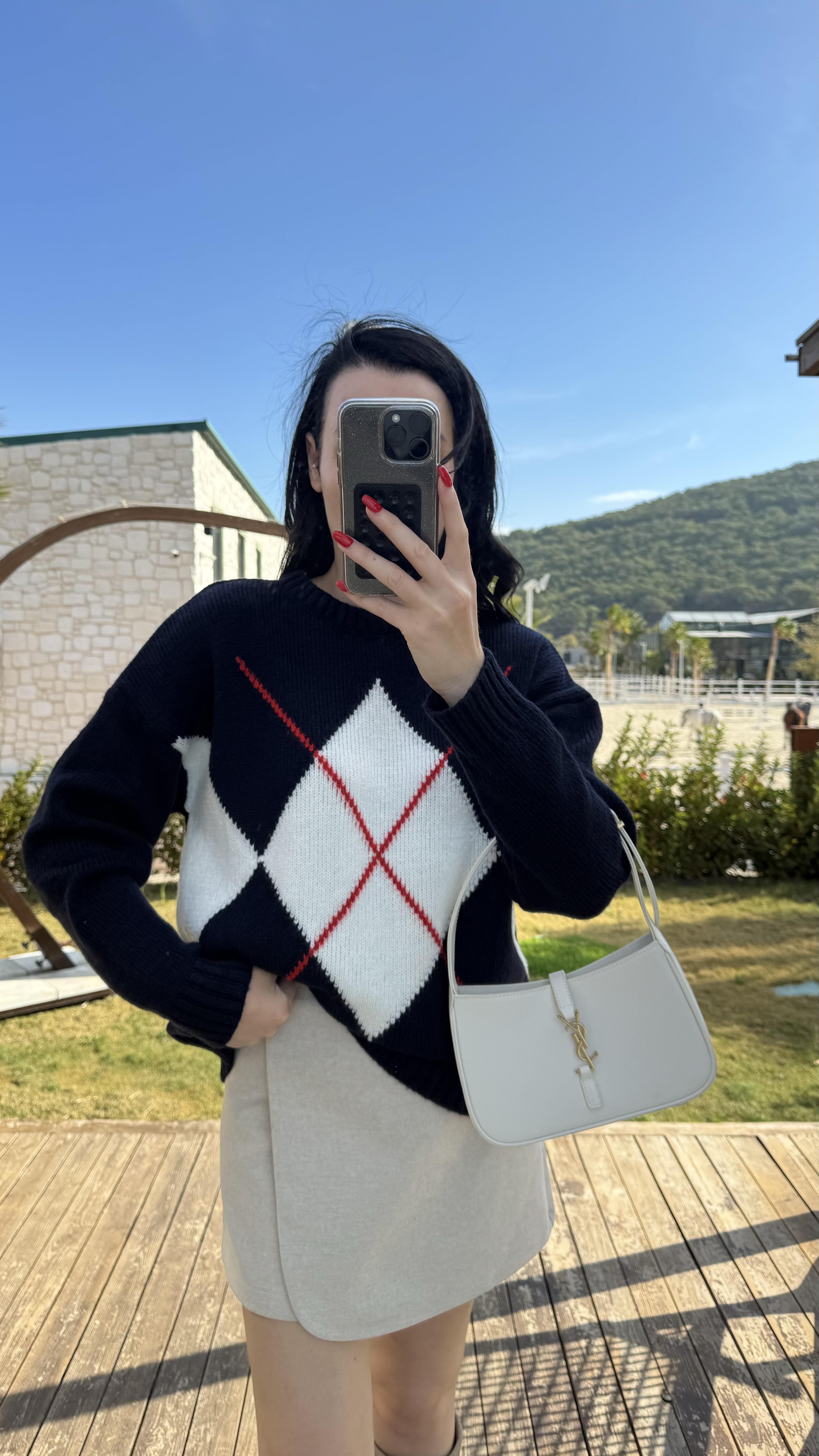 Lacivert Ekru Baklava Desen Triko Kazak