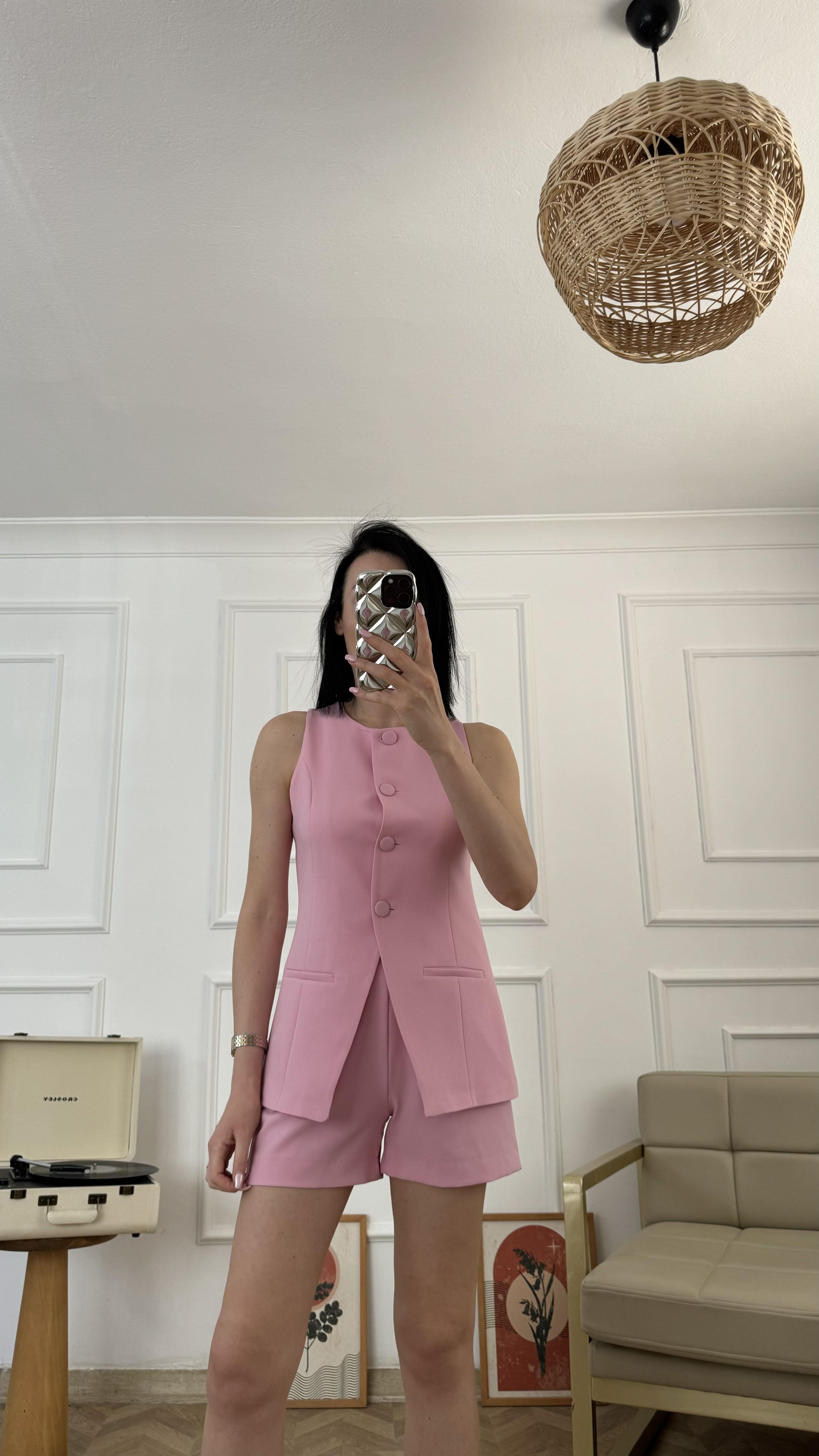 Pembe Şortlu Yelekli Takım