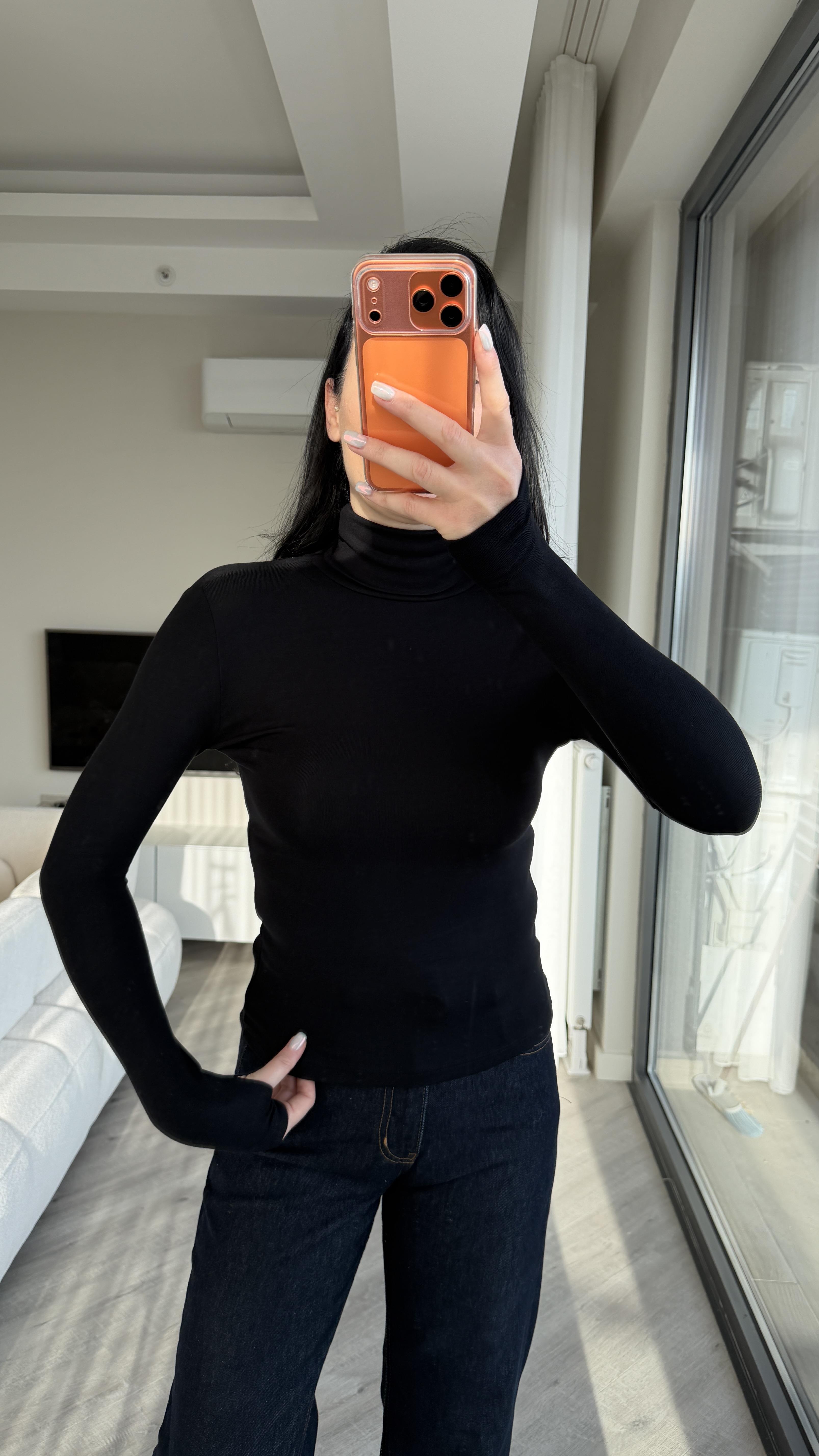 Siyah Boğazlı Basic Body