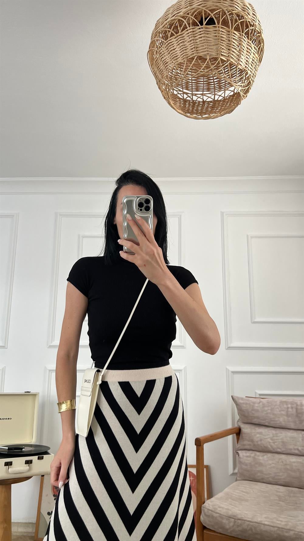 Siyah Boğazlı Fitilli Likralı Triko 