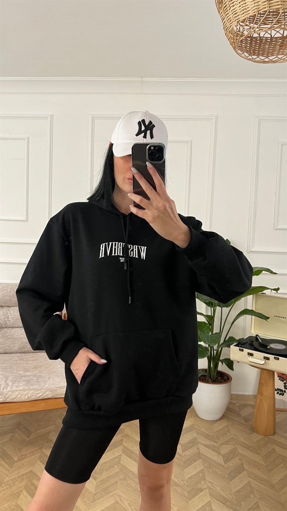Siyah Kapüşonlu Yazılı Sweat