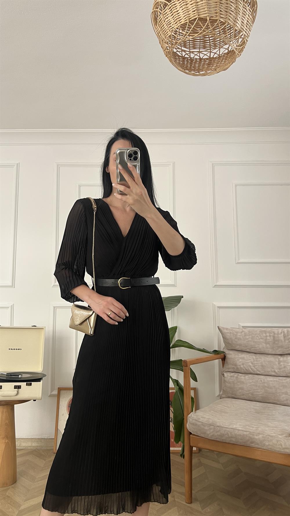 Siyah Kendinden Kemerli Pileli Şifon Elbise