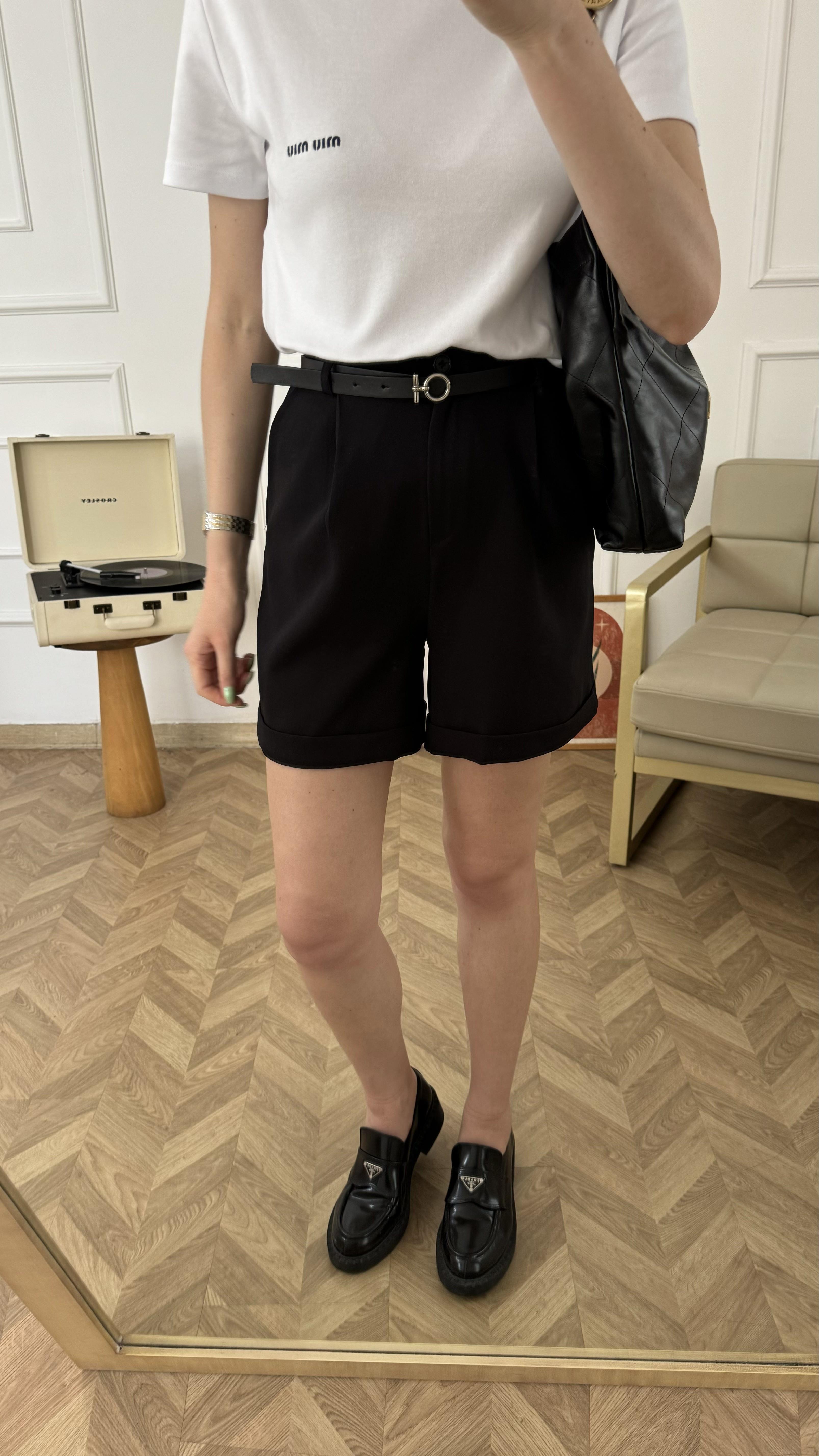 Siyah Kendinden Kemerli Şort