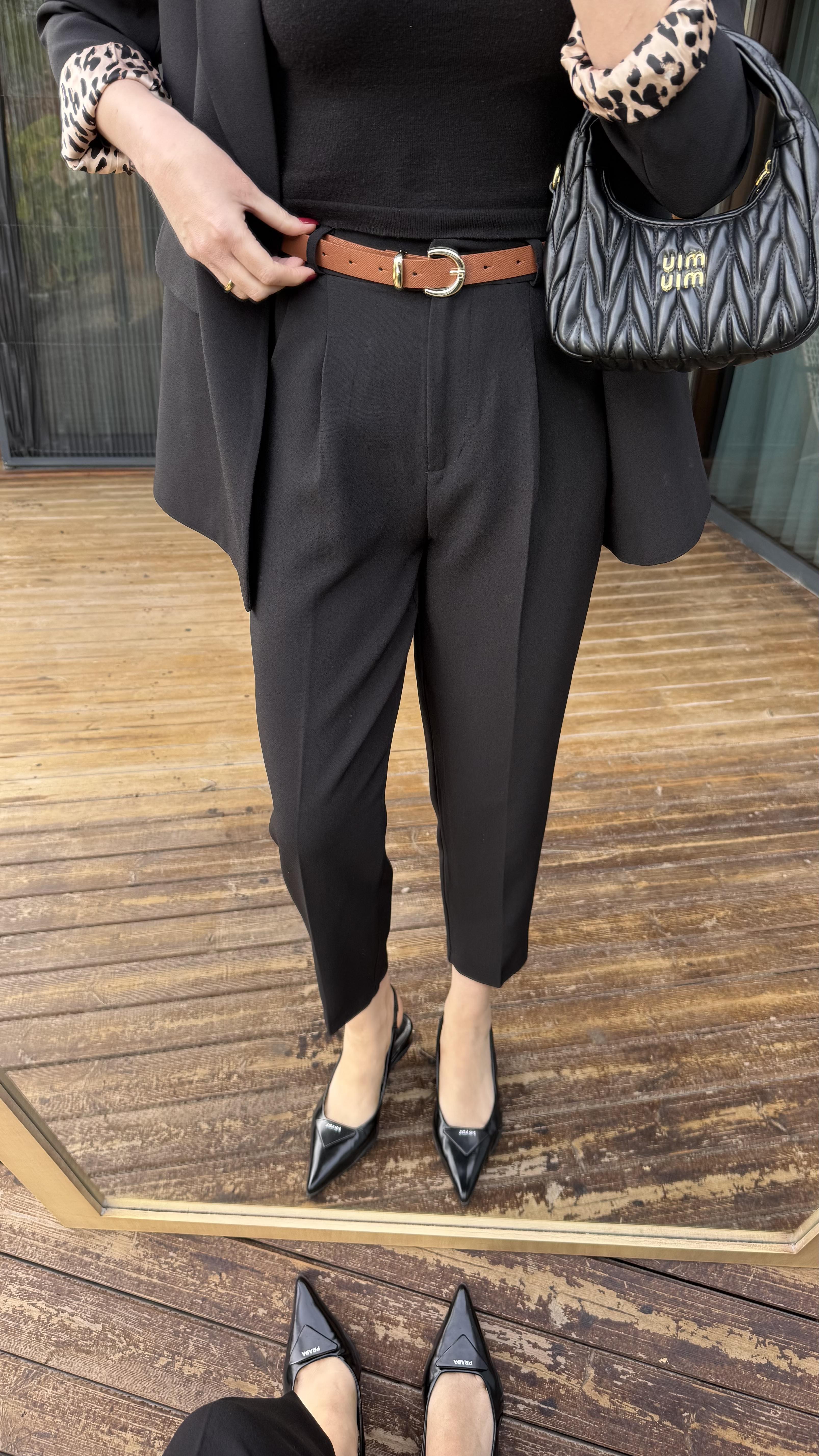 Siyah Kendinden Taba Kemerli Havuç Pantalon