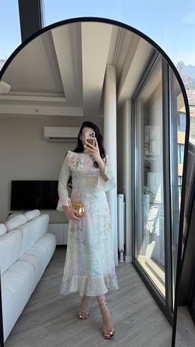 Gül Detaylı Pastel Elbise