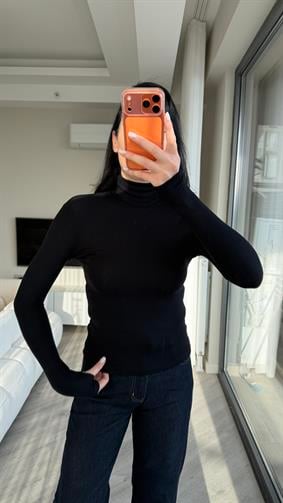 Siyah Boğazlı Basic Body