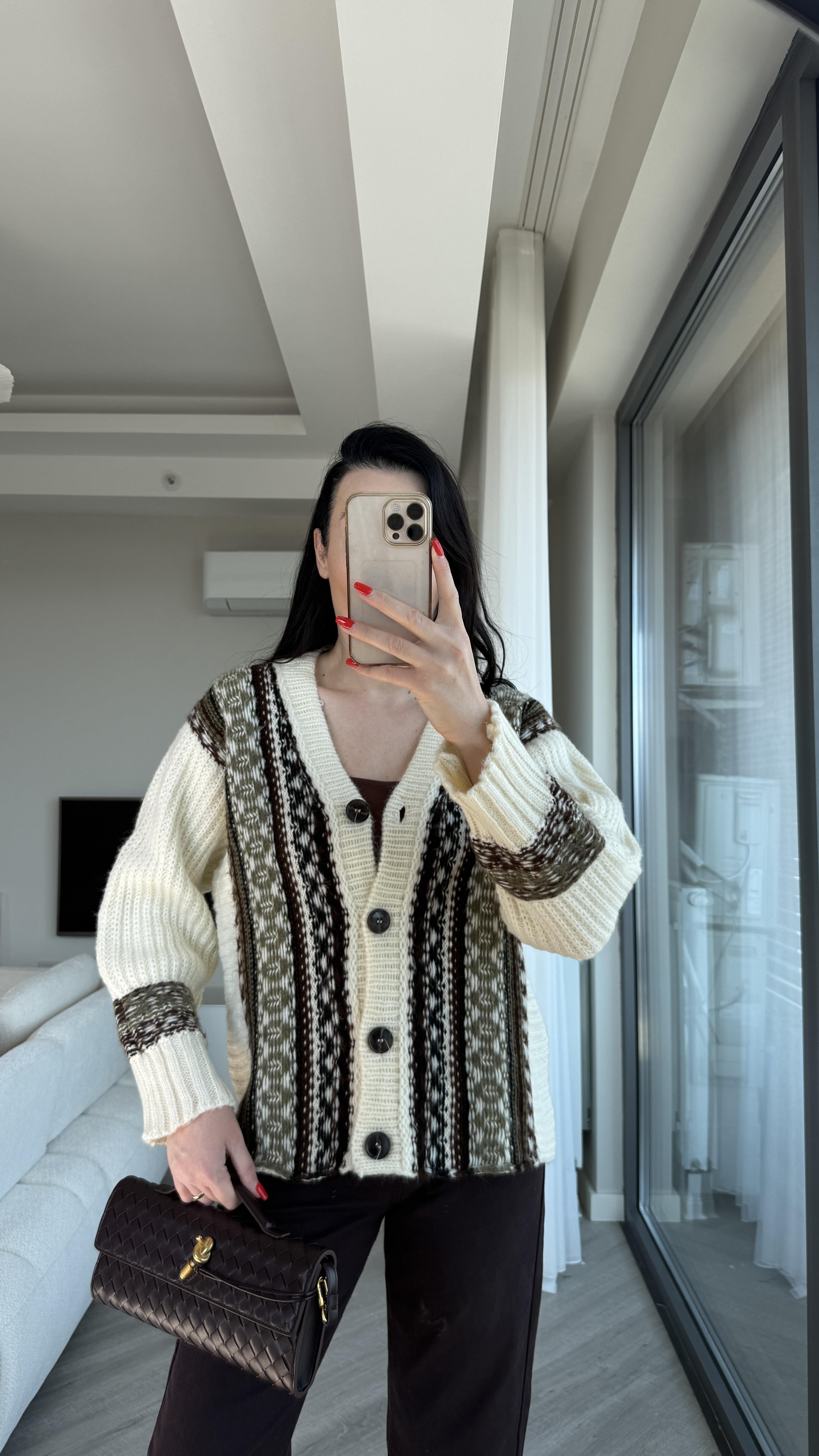 Acı Kahve Bej Desenli Kalın Dokulu Hırka