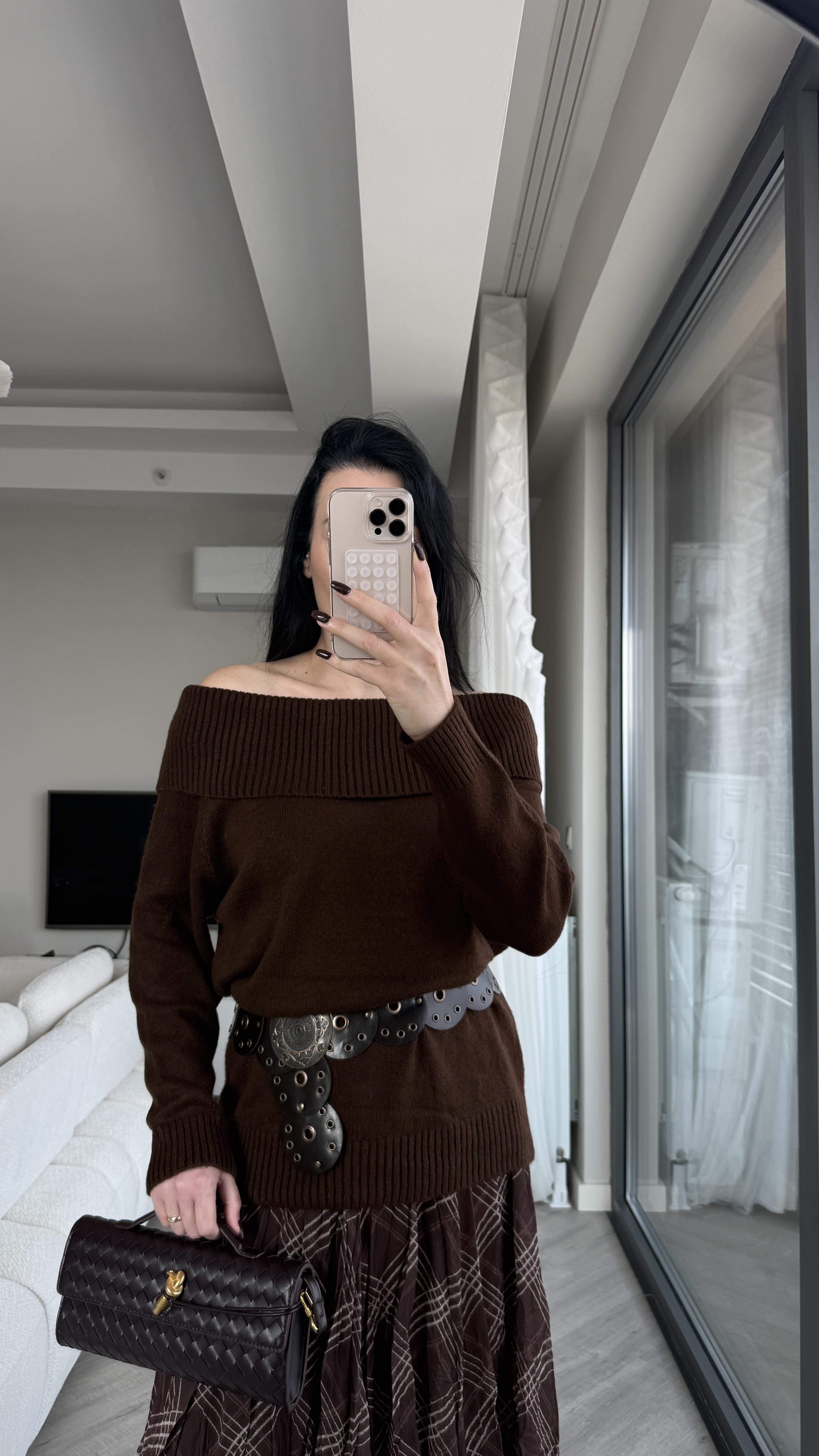 Acı Kahve Madonna Yaka Triko Kazak