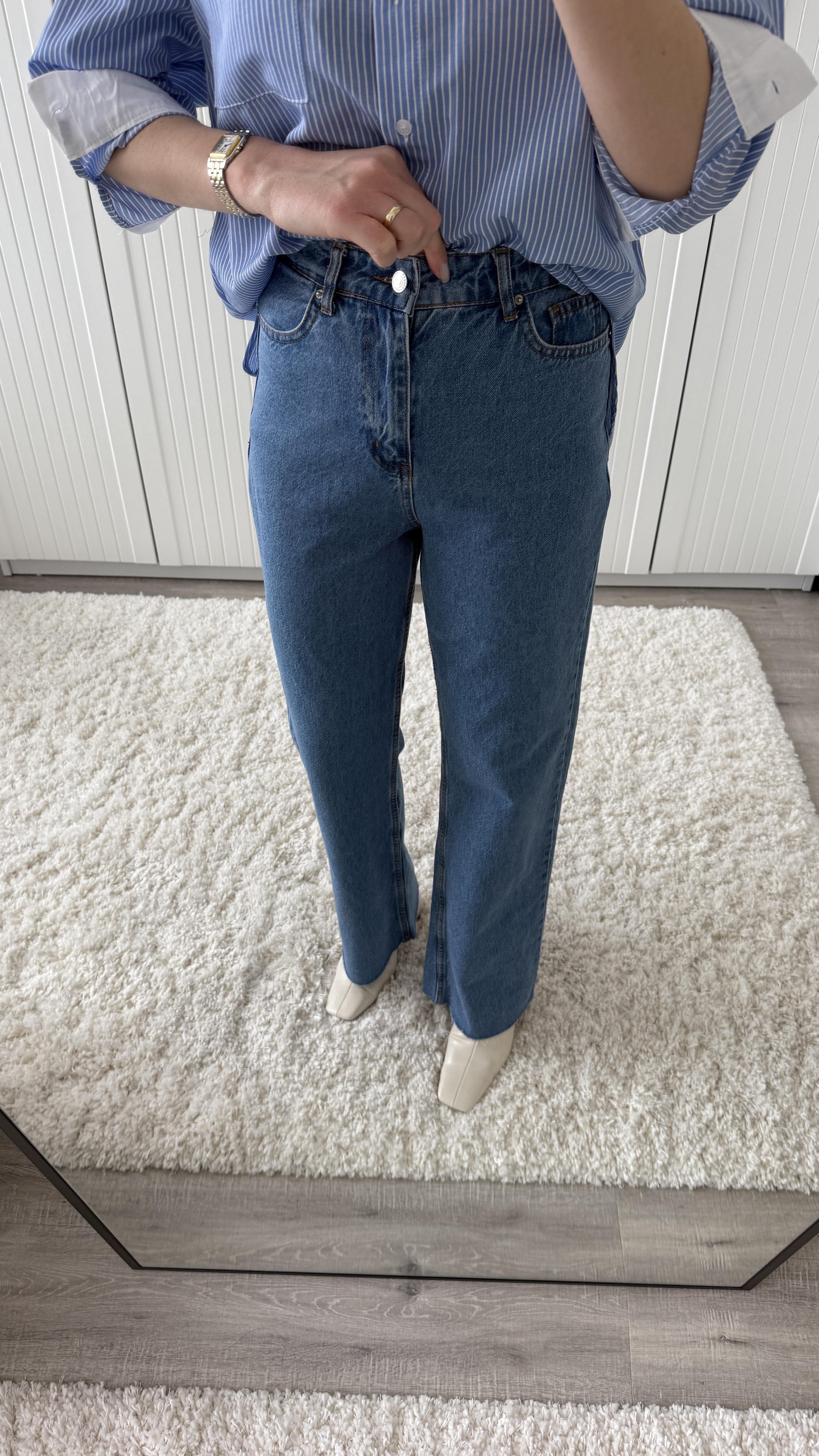 Açık Mavi Paçası Kesik Straight Jean
