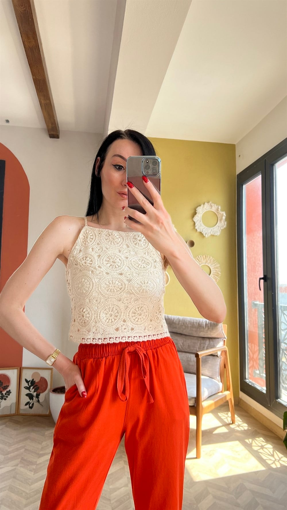 Askılı Motif Detaylı Bluz