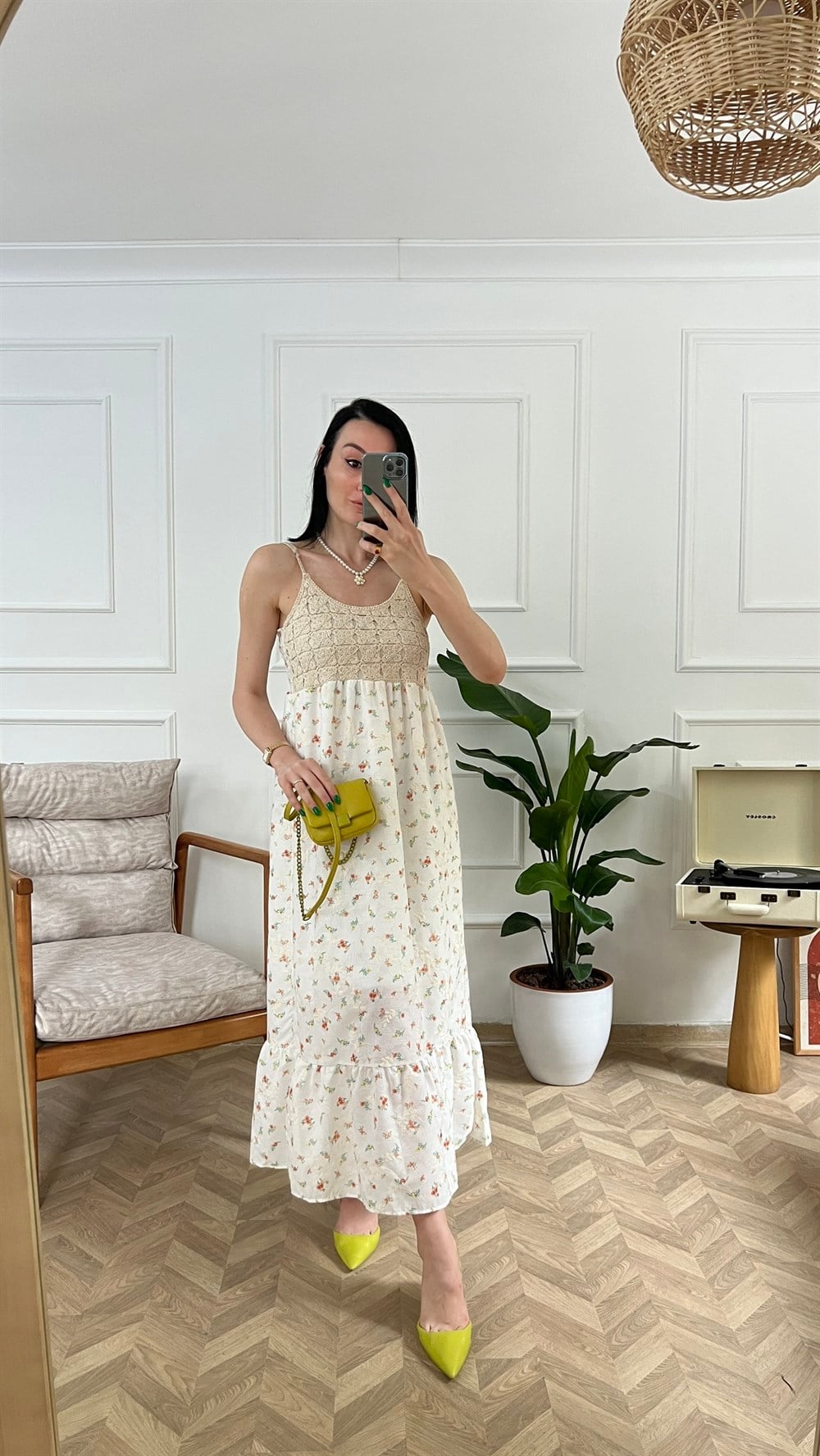 Askılı Motif Detaylı Minik Çiçek Desen Elbise