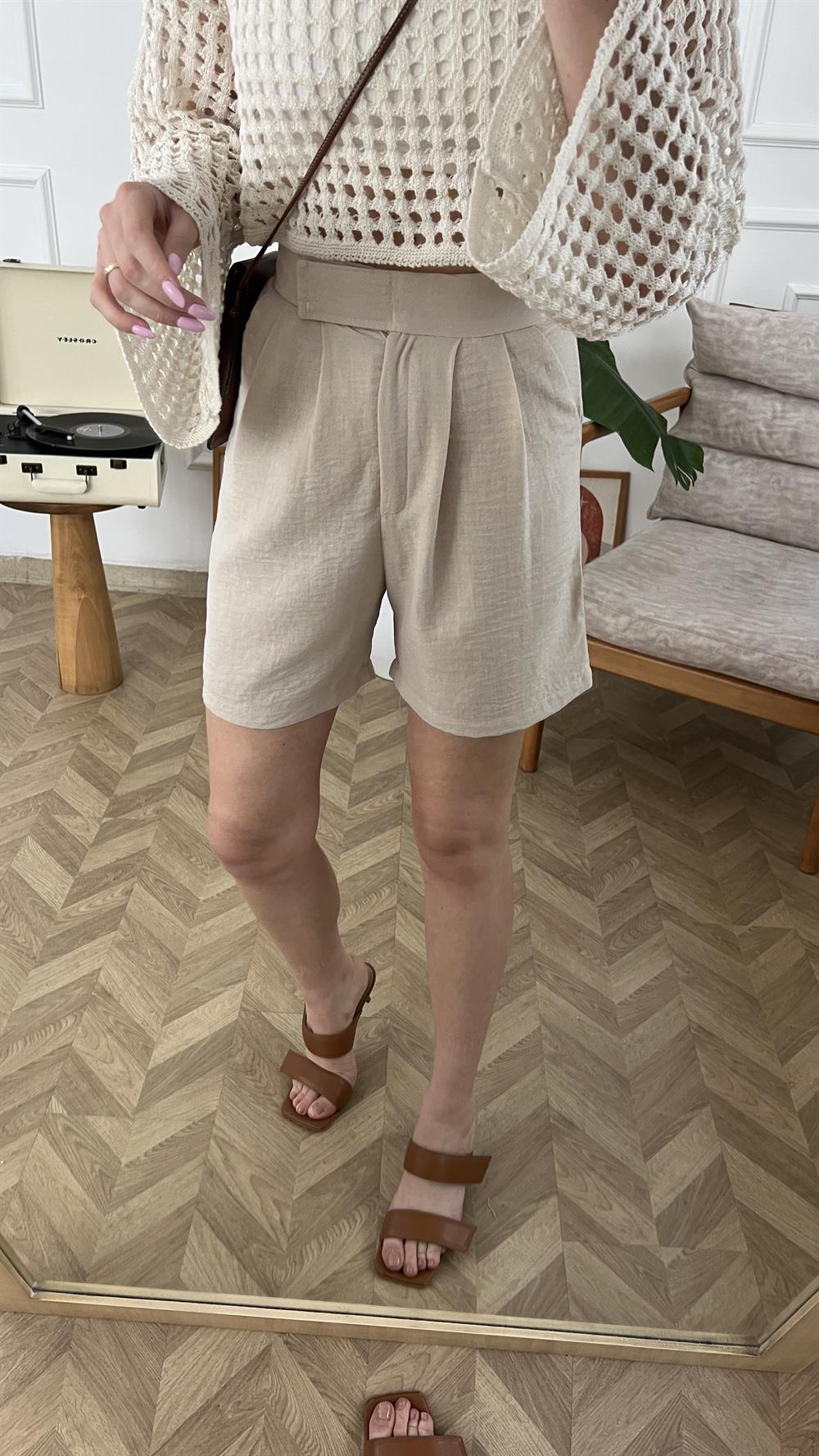 Bej Cırt Cırt Kapamalı Şort