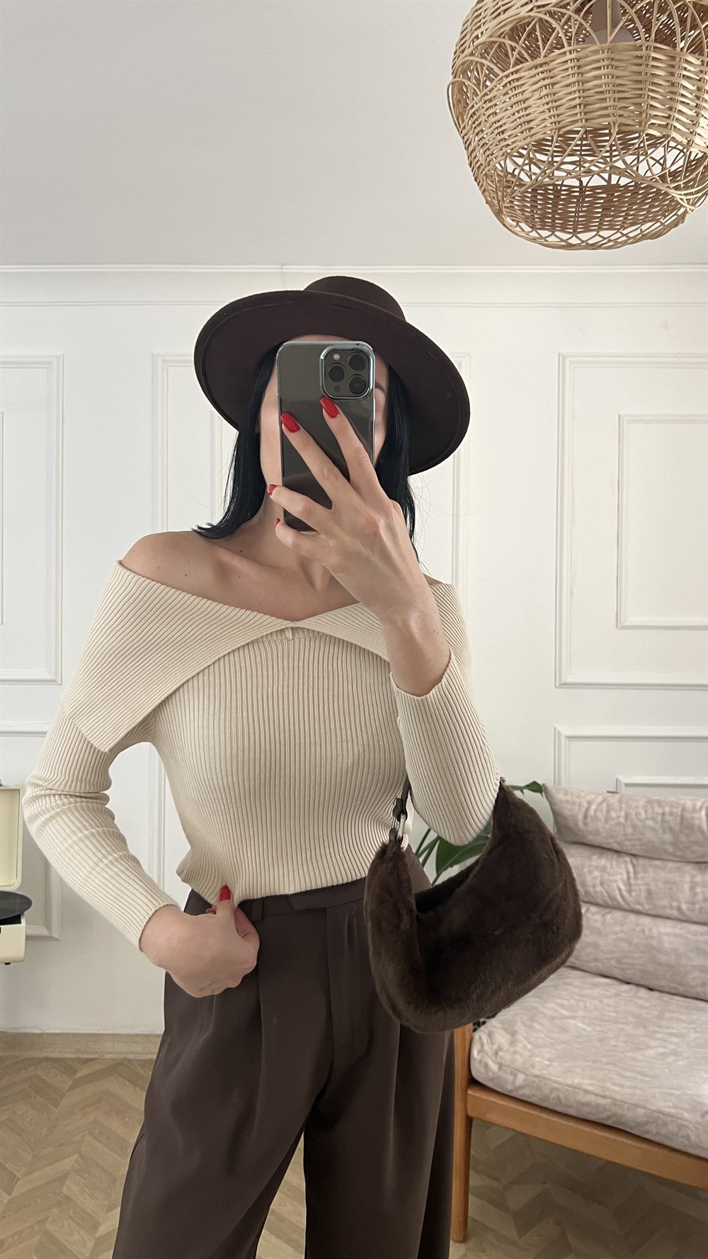 Bej Fitilli Madonna Yaka Triko 