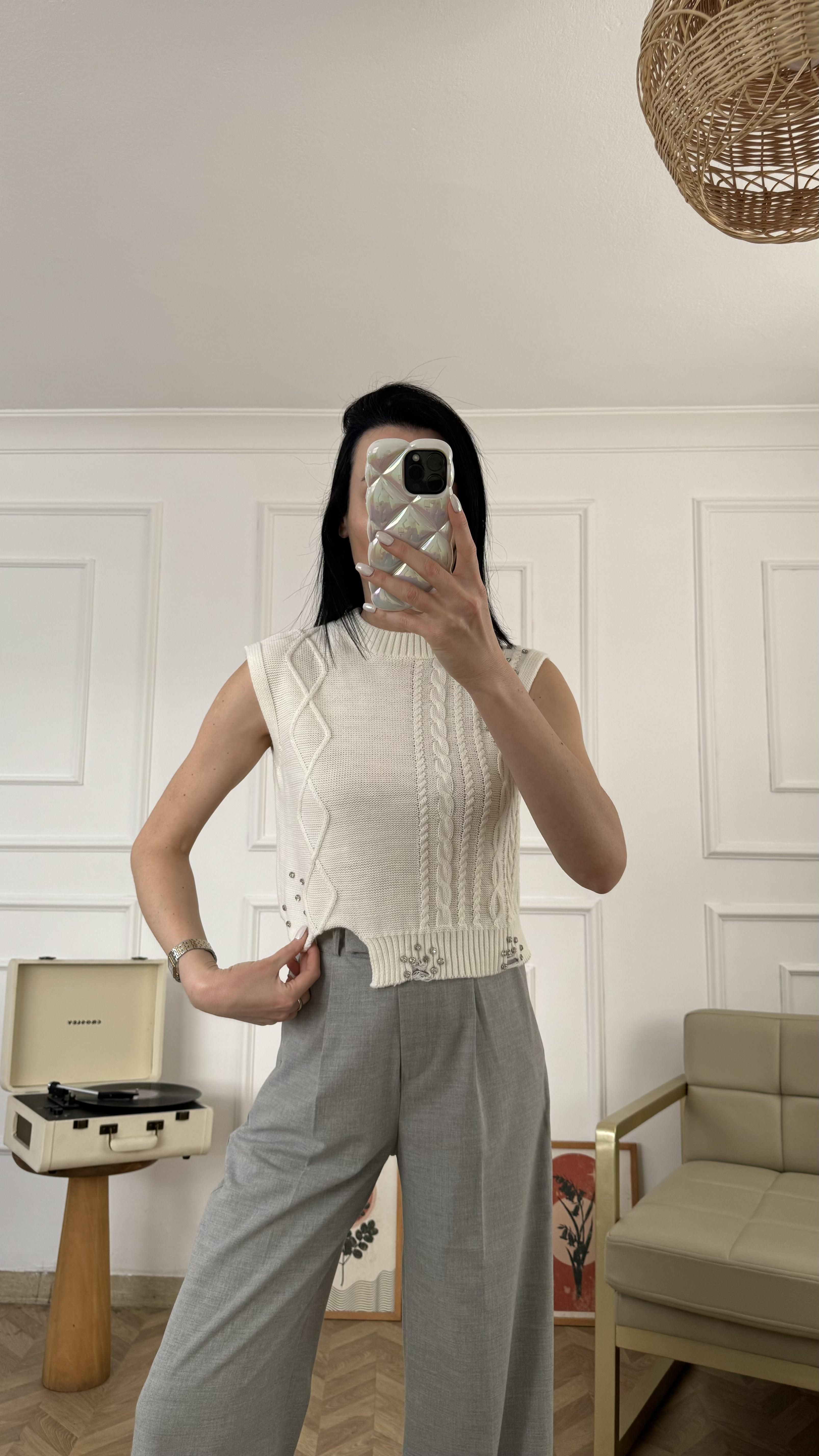 Bej Minik Taş Detaylı Süveter