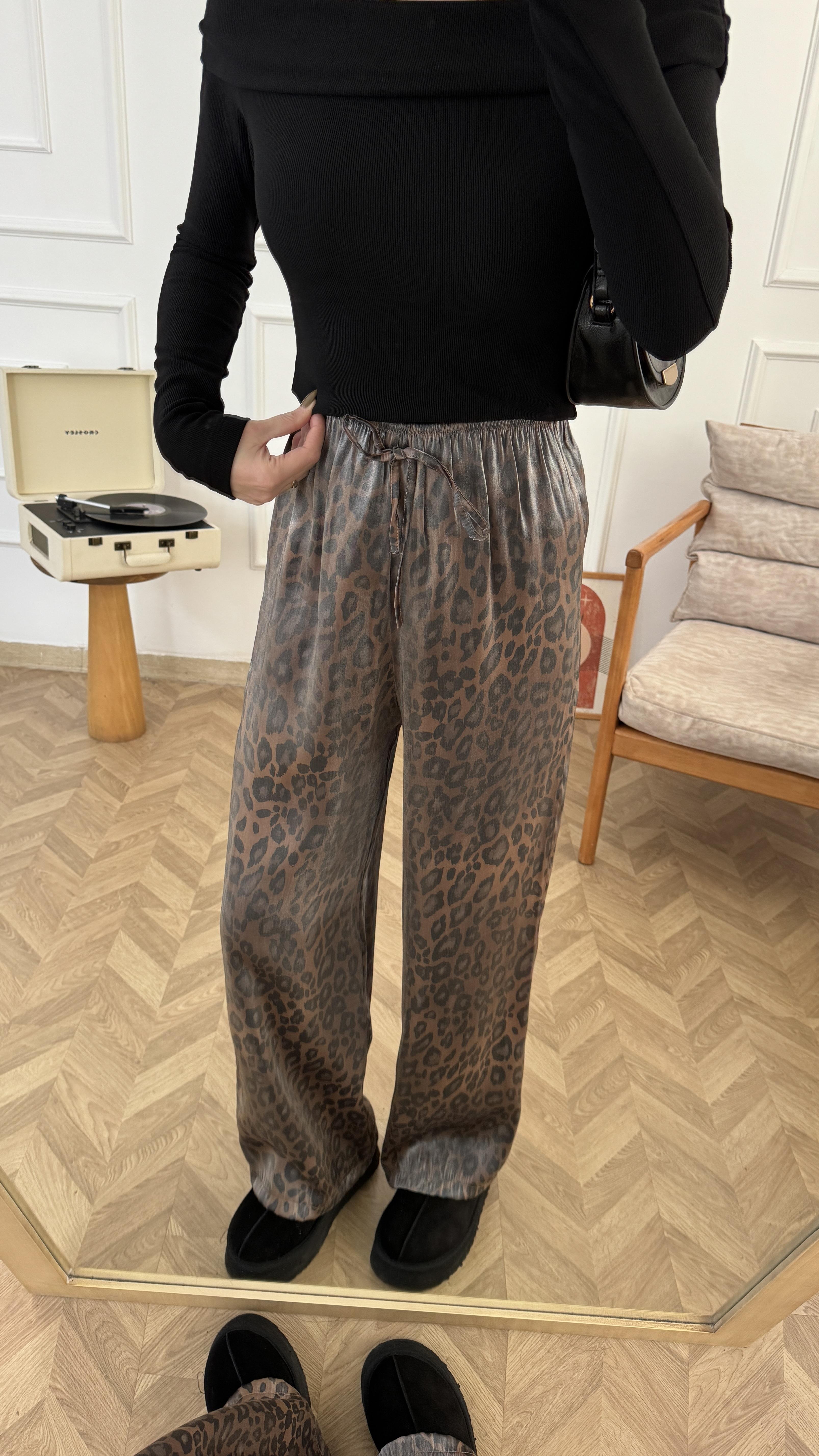Beli Lastikli Parlak Leopar Desen Pantolon