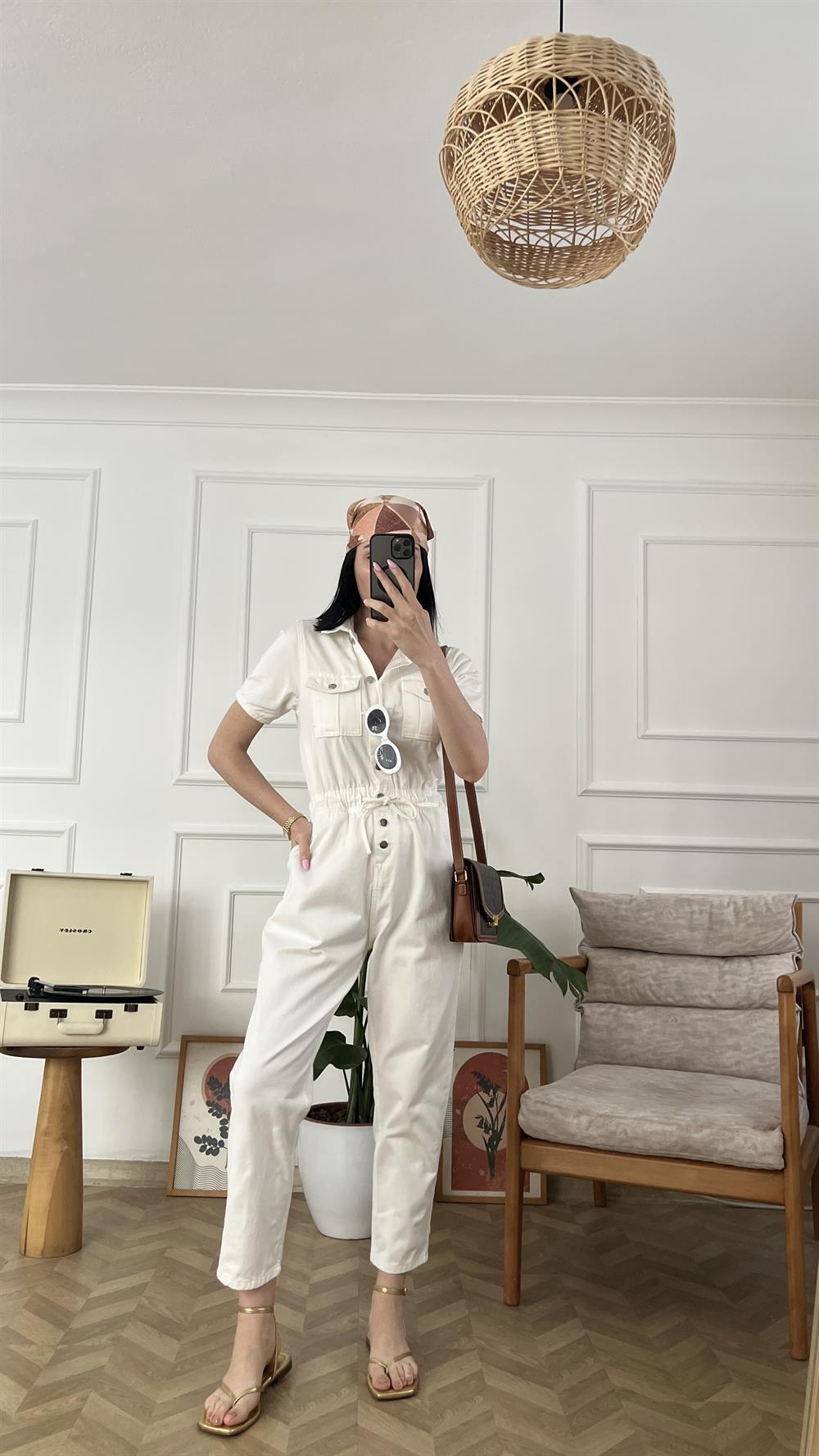 Beyaz Beli Bağcık Detaylı Jean Tulum