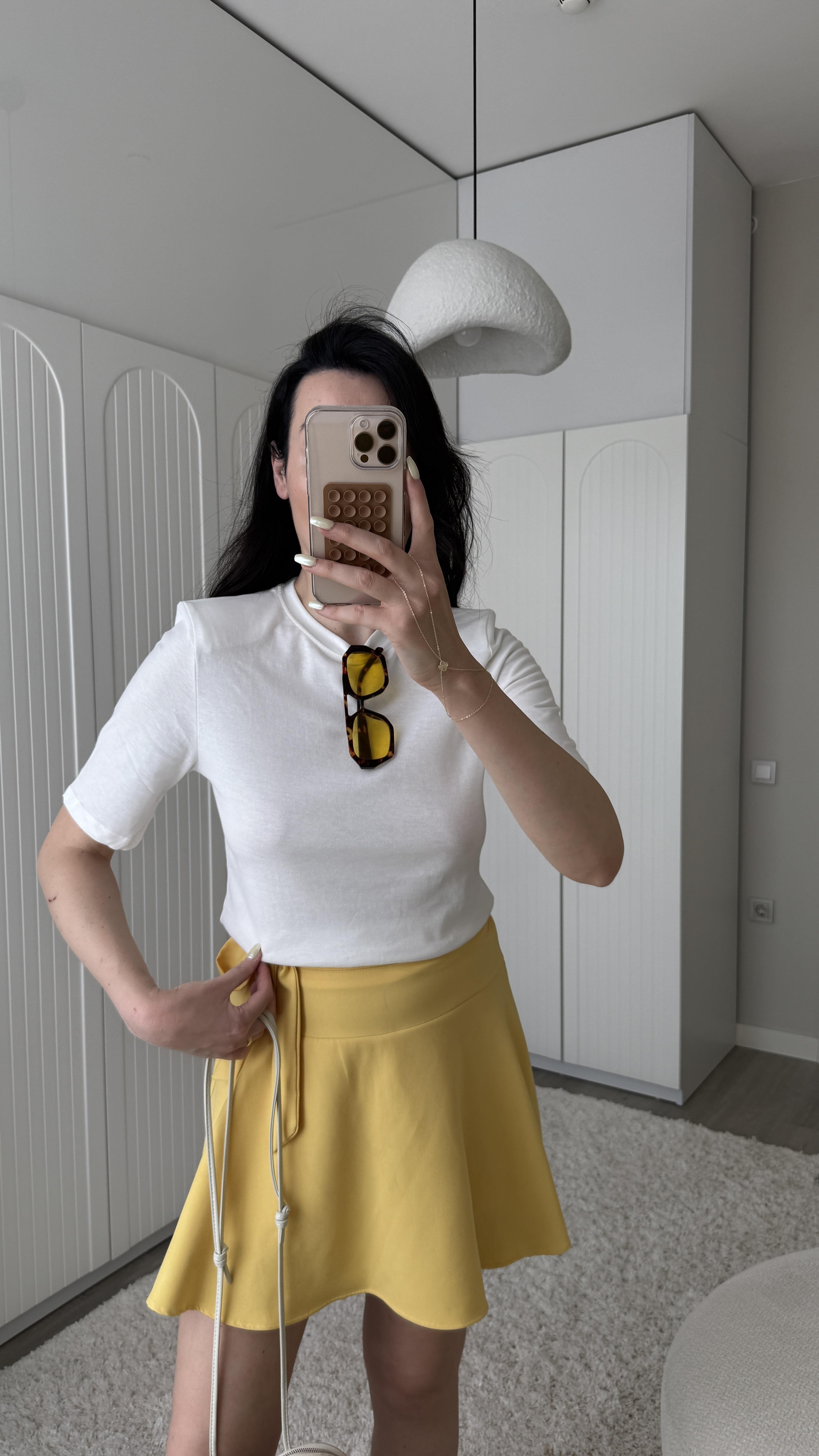 Beyaz Bisiklet Yaka Vatkalı T-Shirt