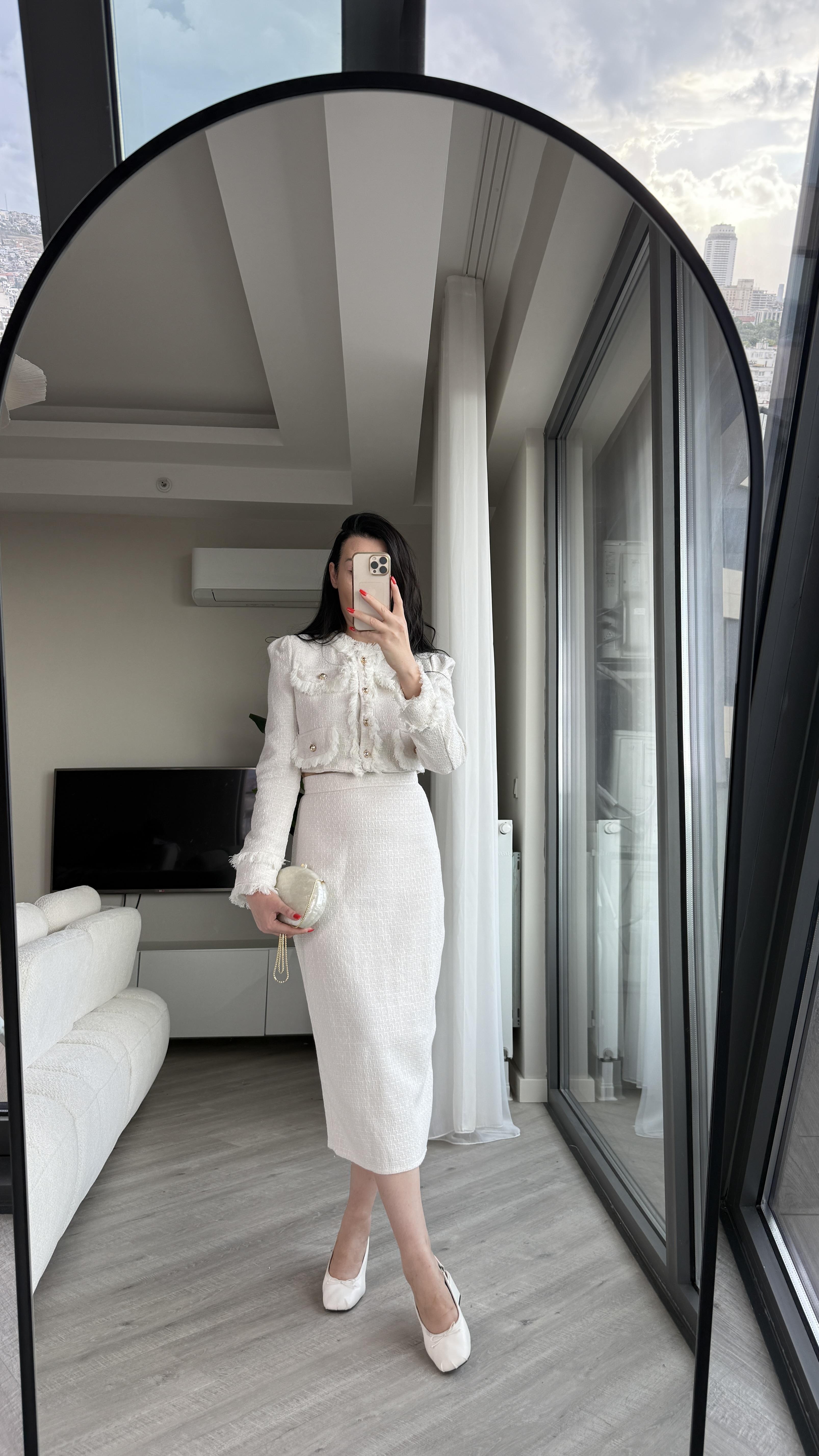 Beyaz Chnl Model Etekli Tüvit Takım