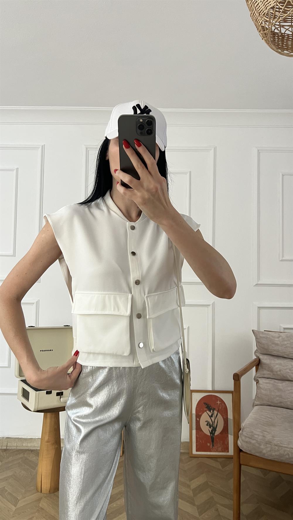 Beyaz Çıtçıt Düğmeli Yelek