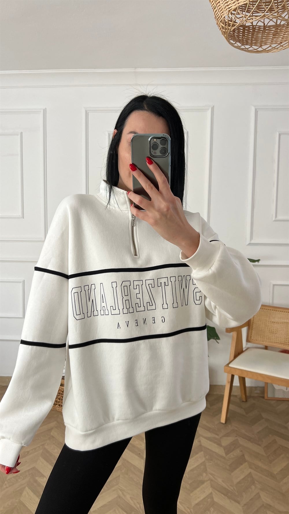 Beyaz Fermuar Detaylı Yazılı Sweat