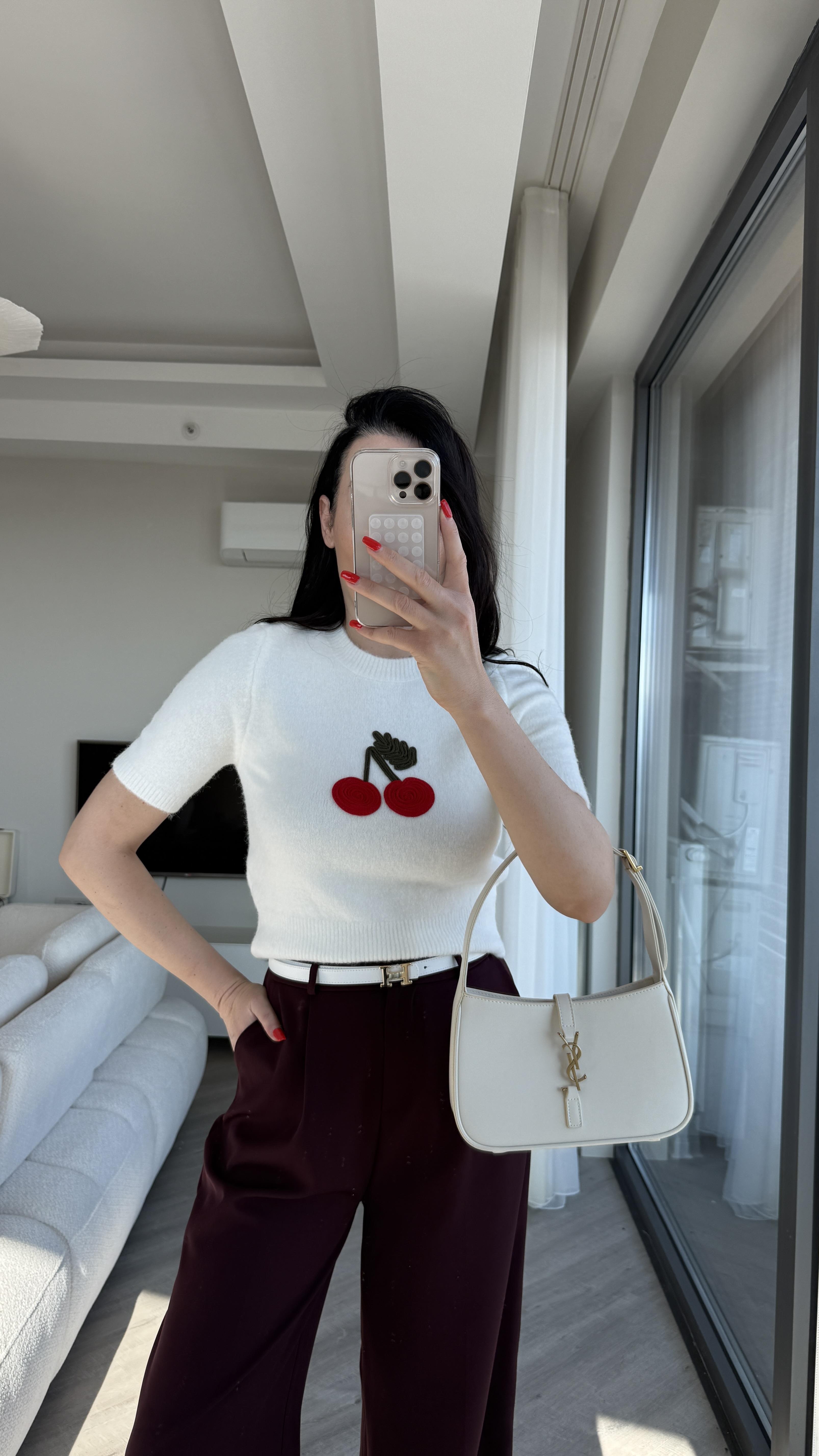 Beyaz Kirazlı Triko